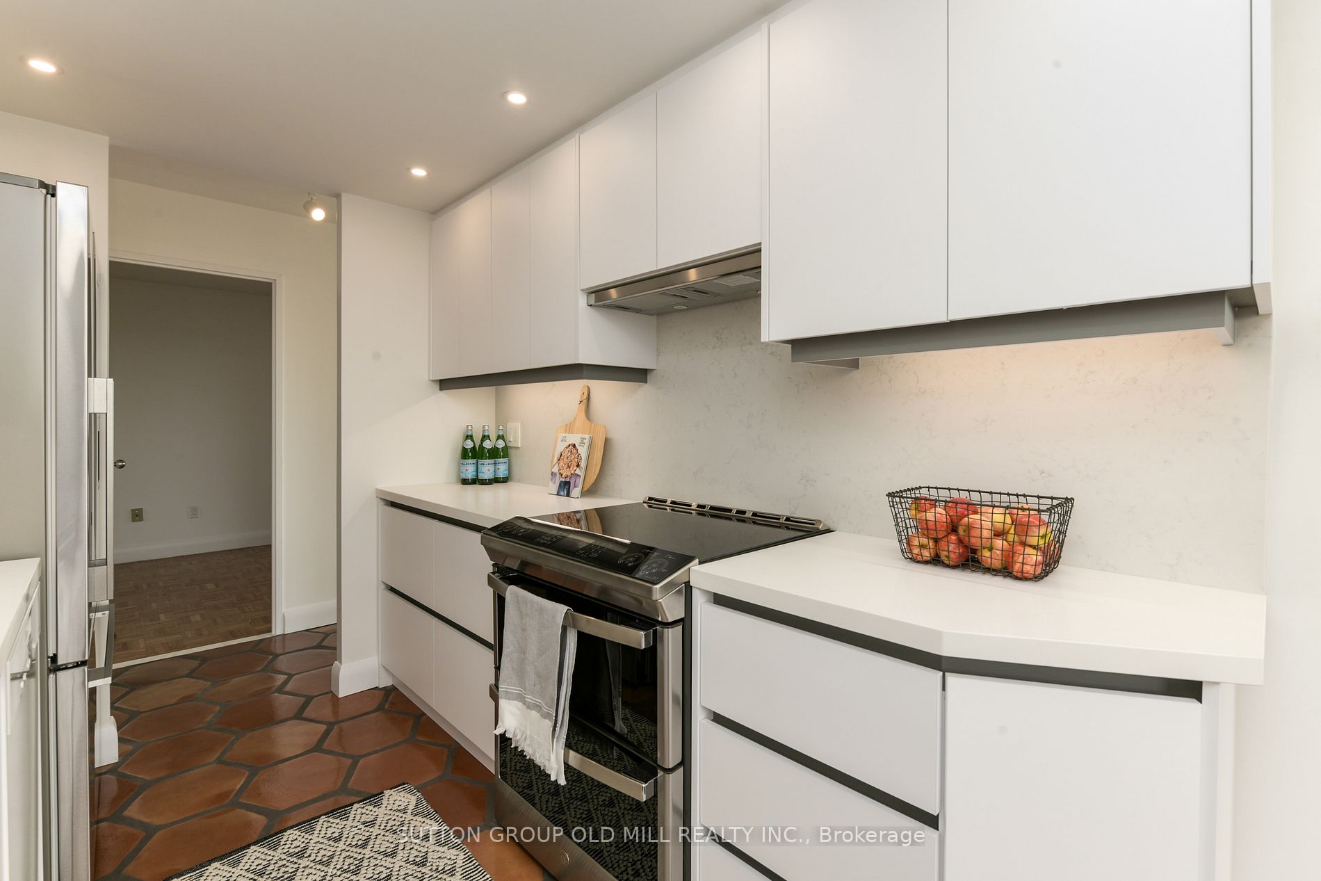 50 Quebec Ave, #1902