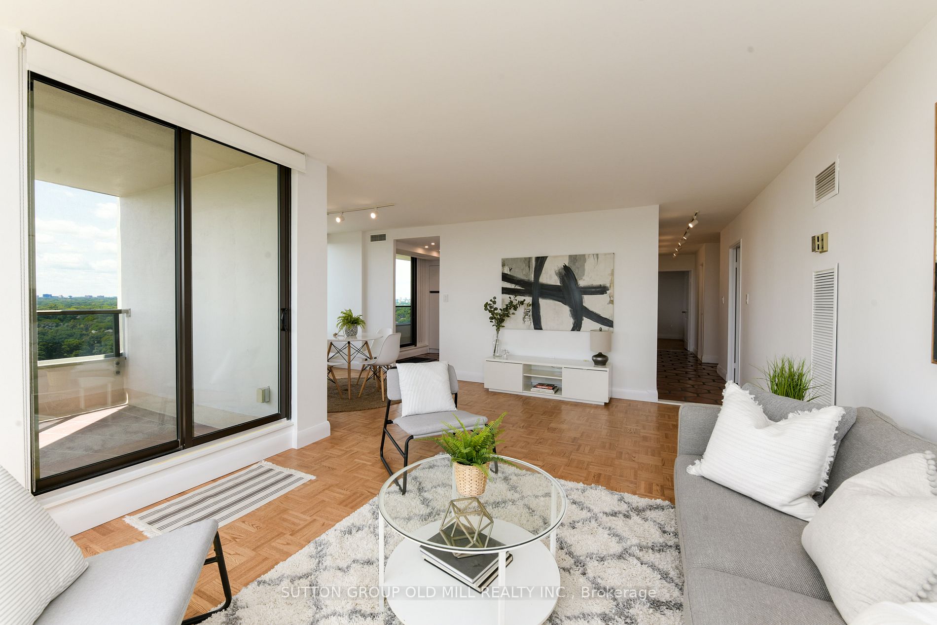 50 Quebec Ave, #1902