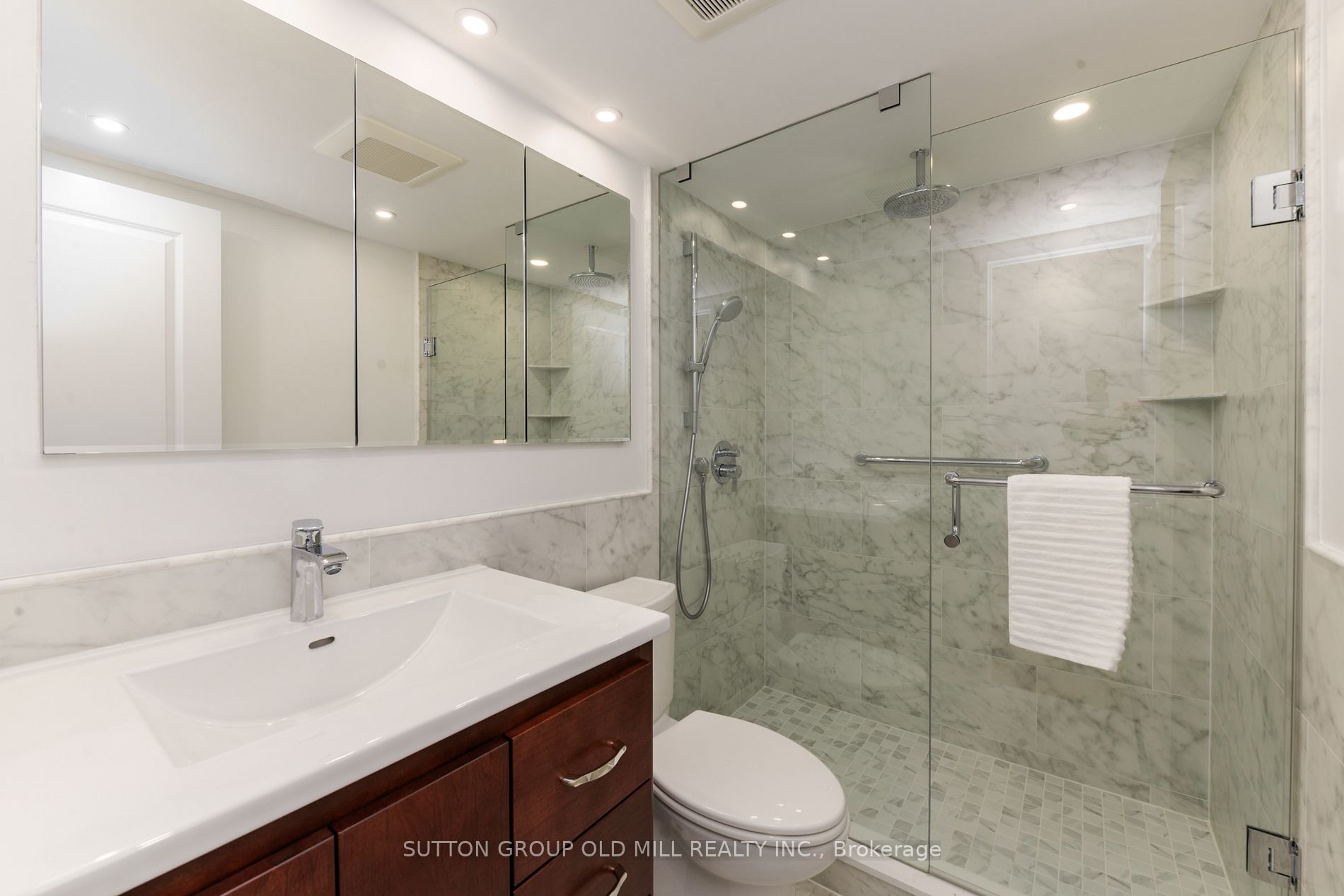50 Quebec Ave, #1902
