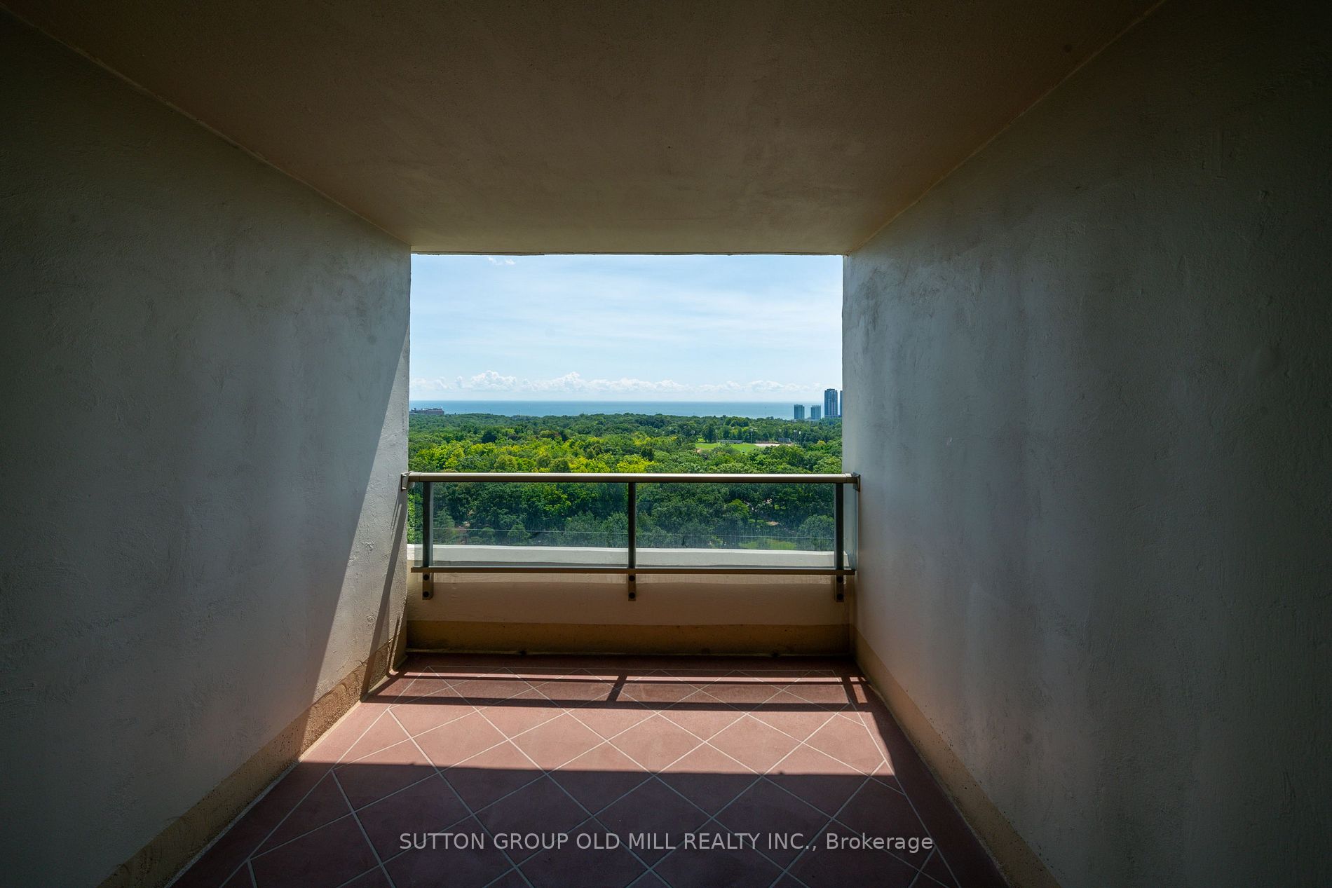 50 Quebec Ave, #1902