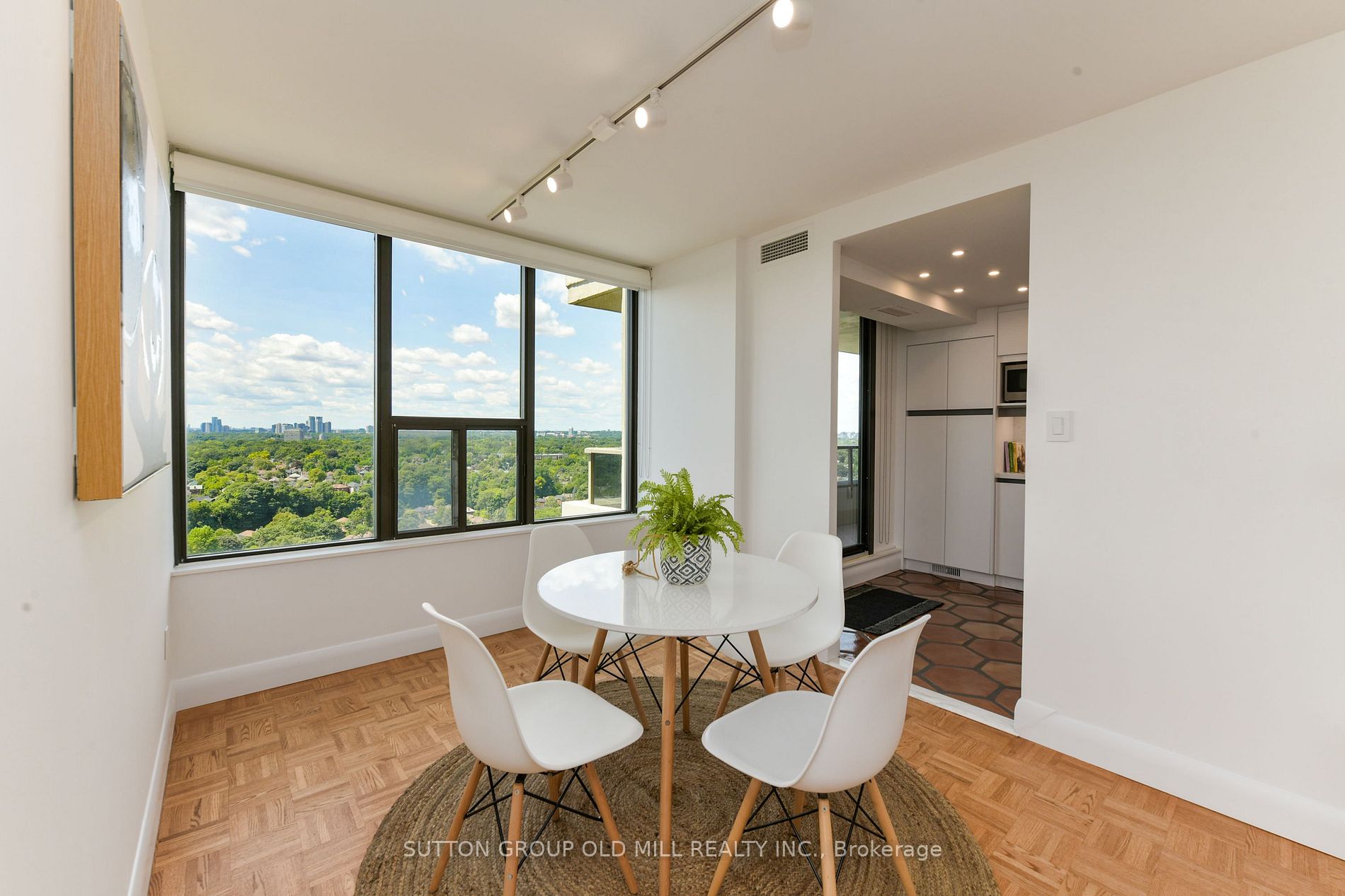 50 Quebec Ave, #1902