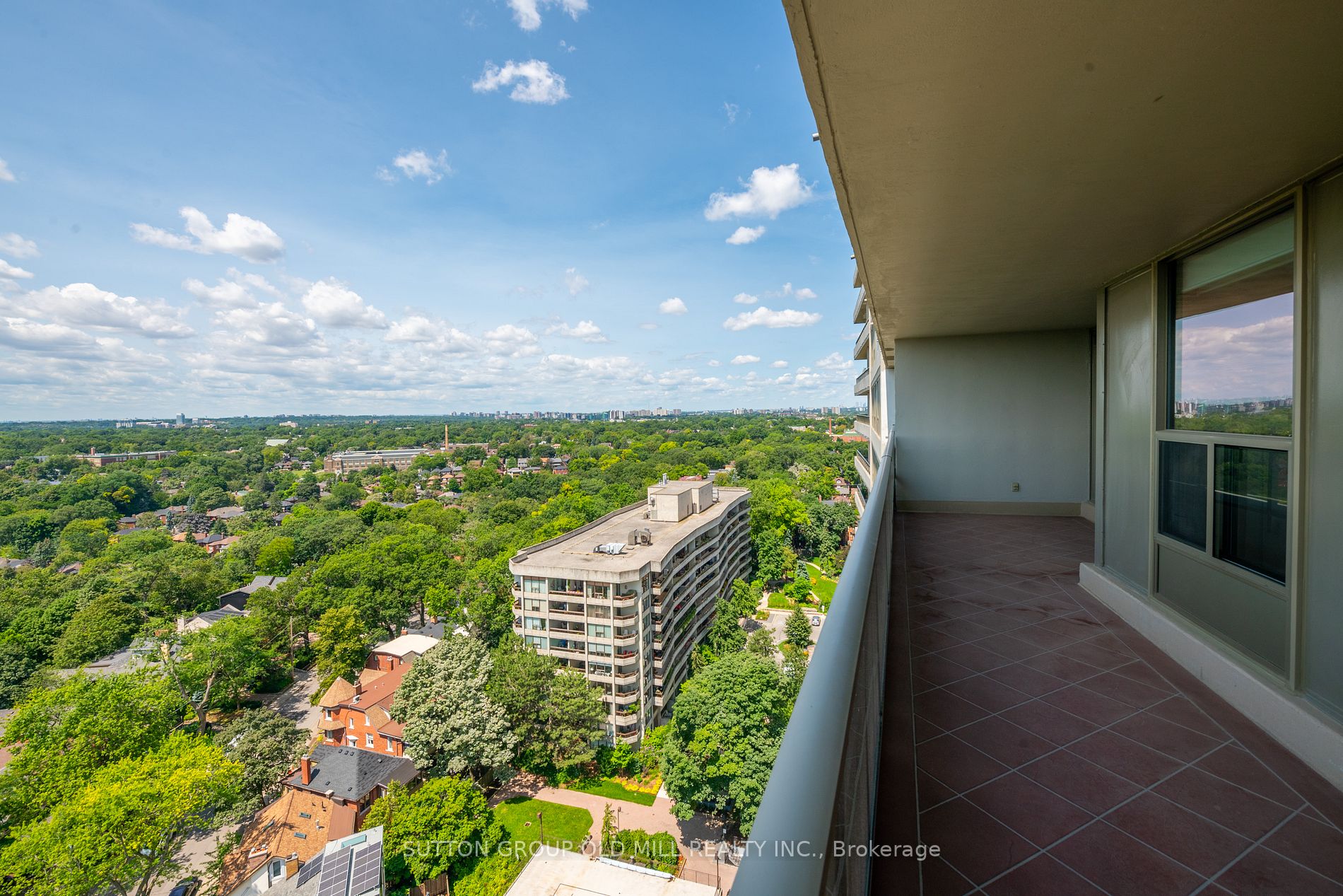 50 Quebec Ave, #1902