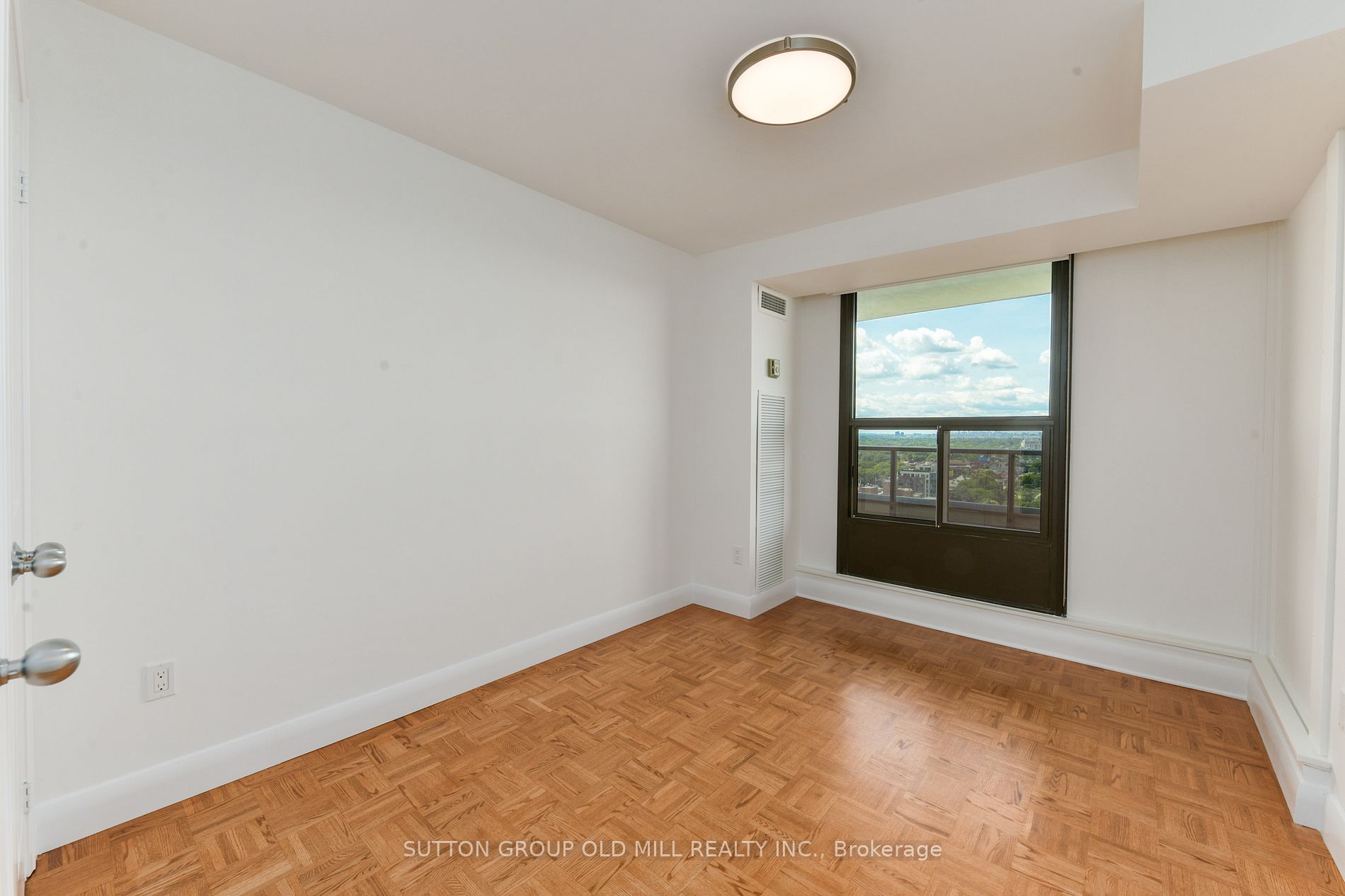50 Quebec Ave, #1902