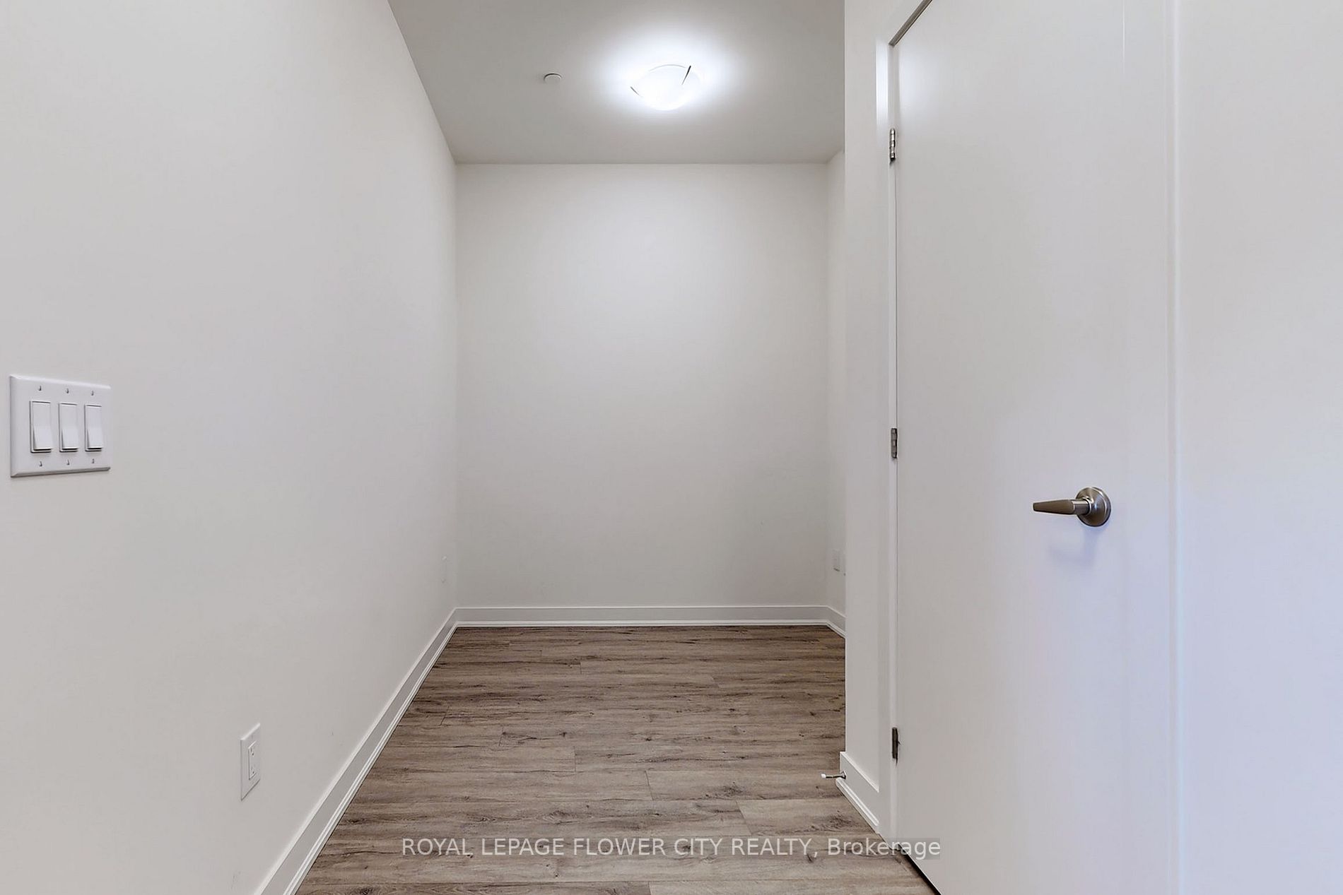 320 Plains Rd, #106