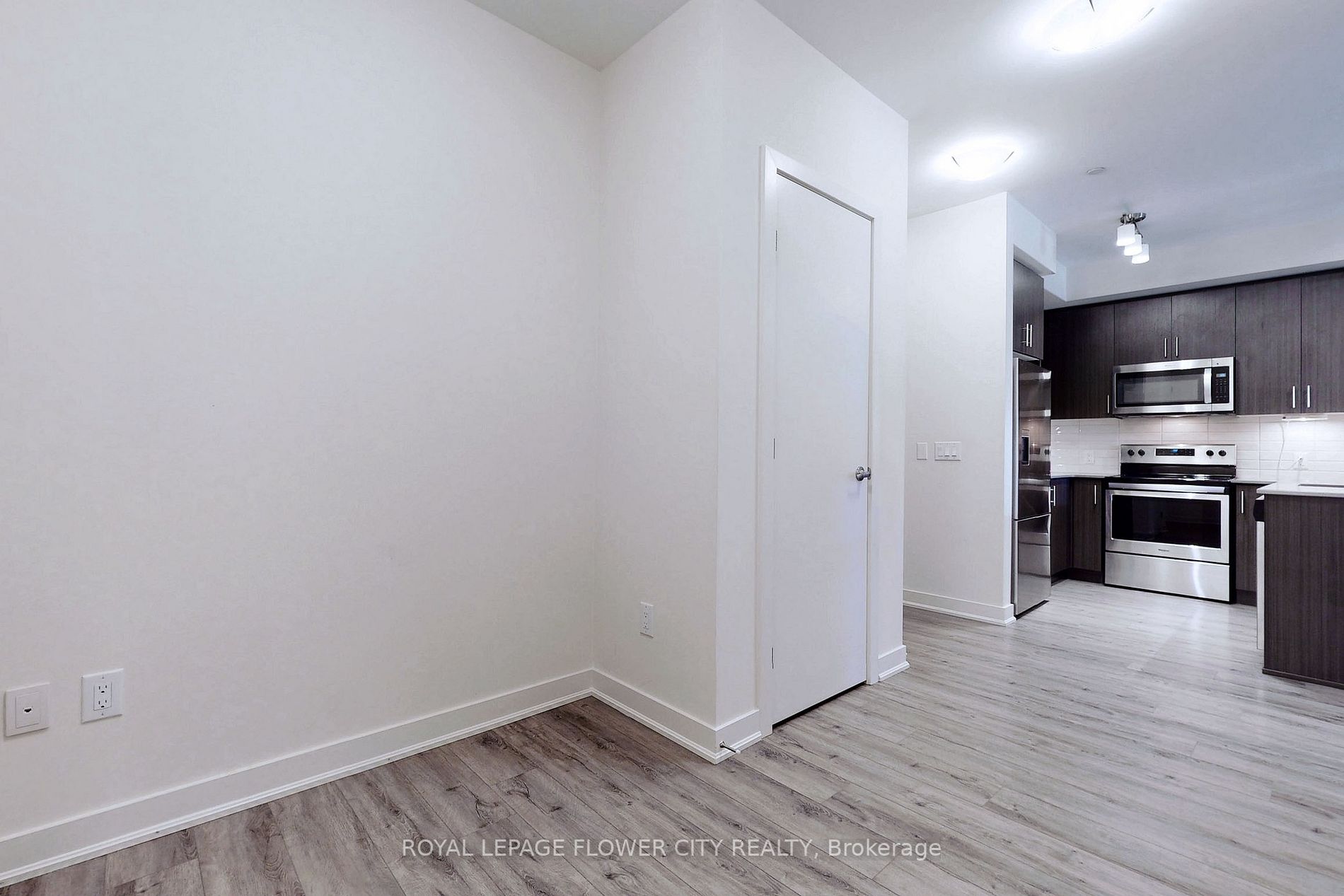 320 Plains Rd, #106