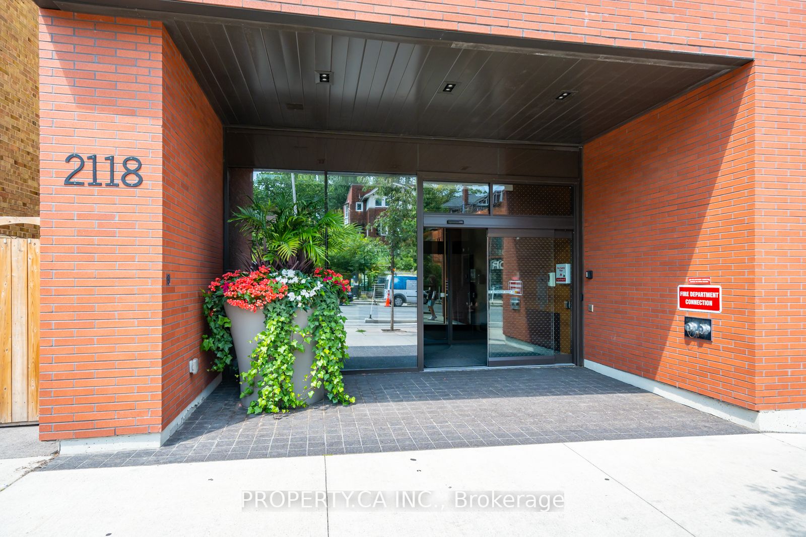 2118 Bloor St W, #410