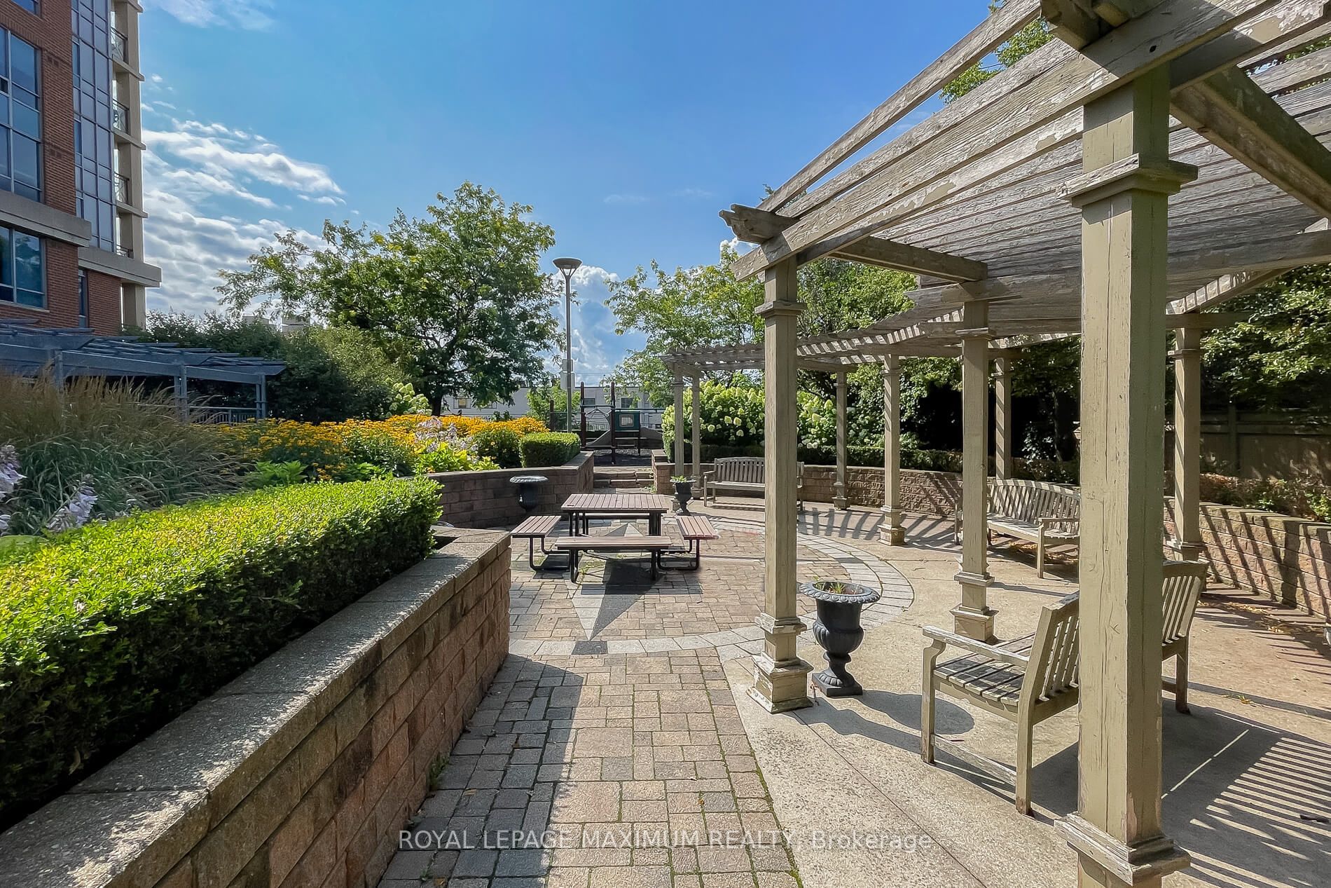 2772 Keele St, #416