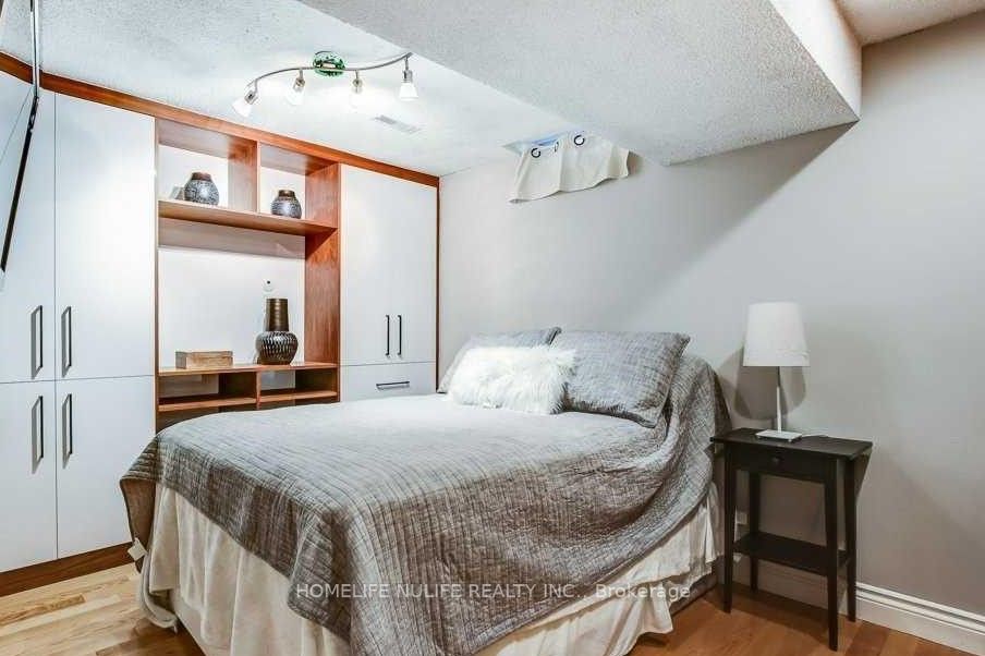 2456 Brasilia Circ