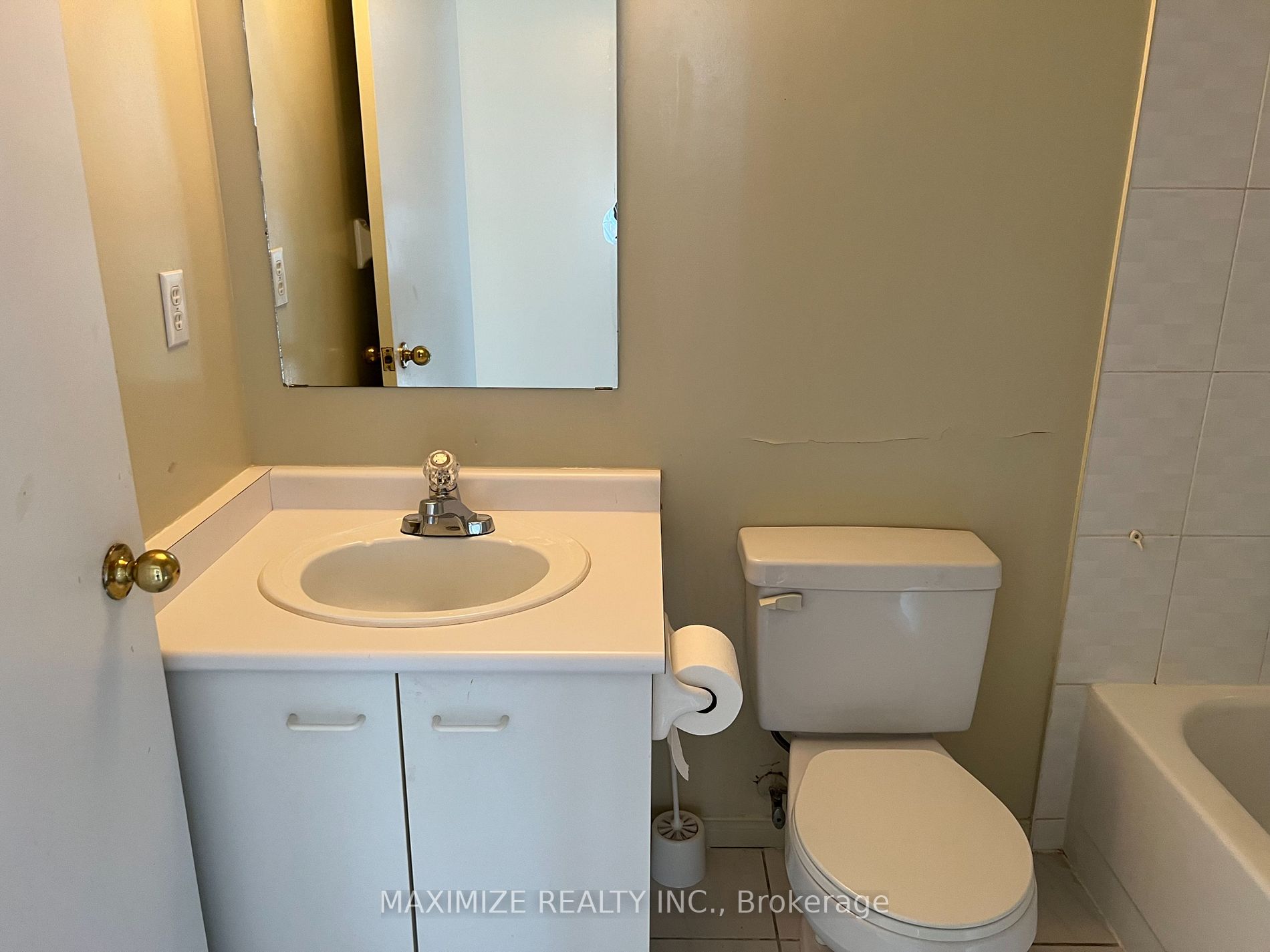 155 Hillcrest Avenue S #403