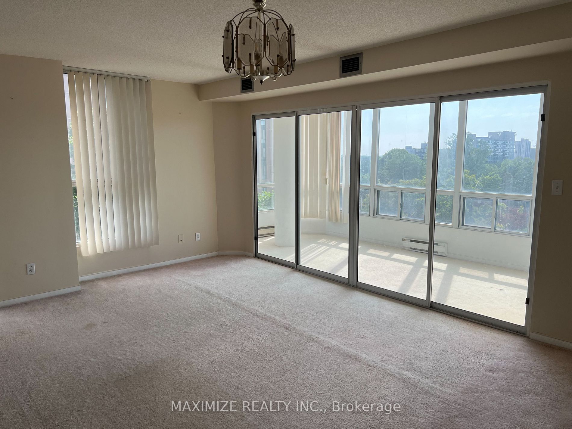 155 Hillcrest Avenue S #403