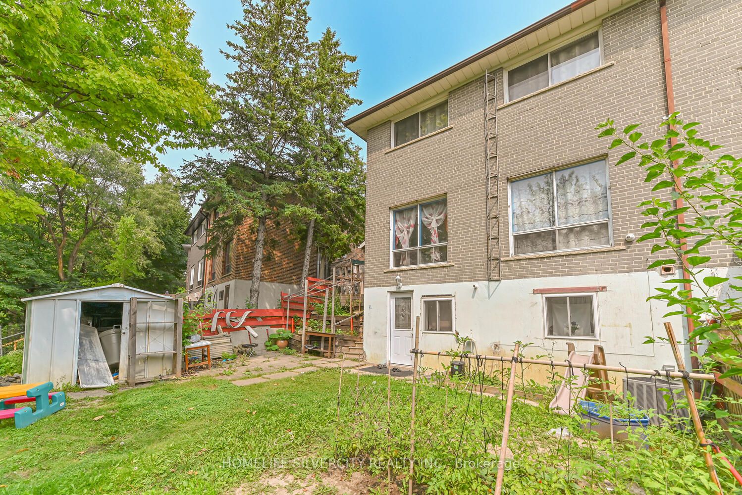 35 Faulkner Cres