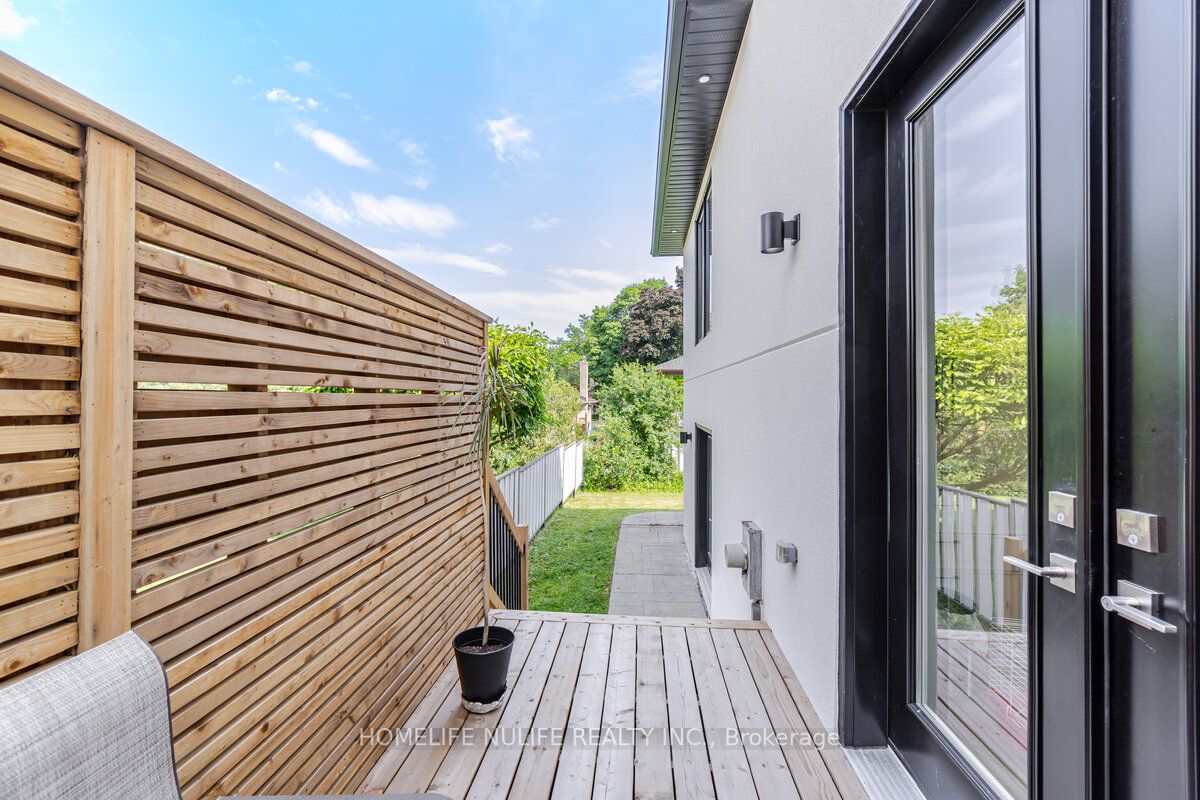 2768 Bushland Cres