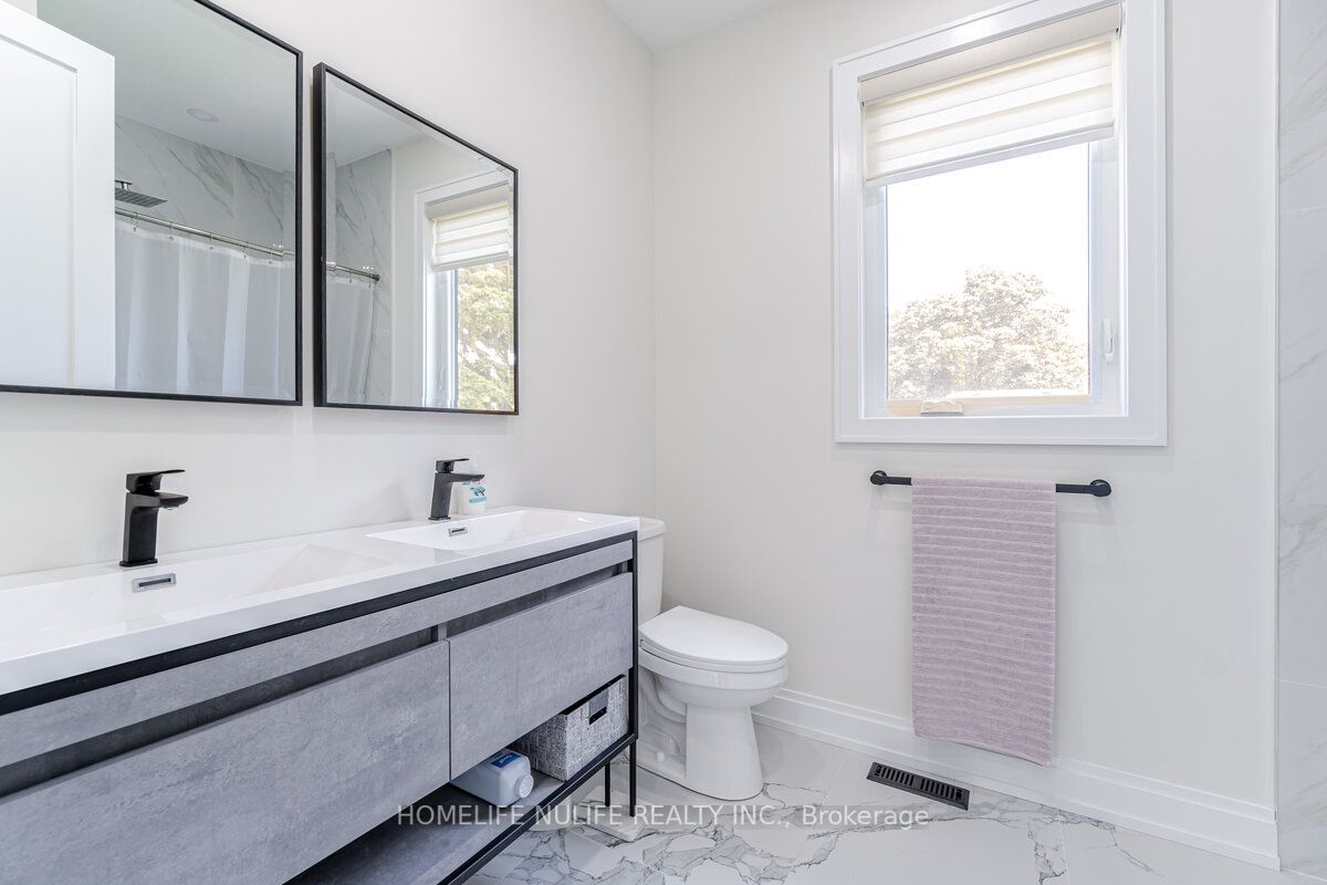2768 Bushland Cres