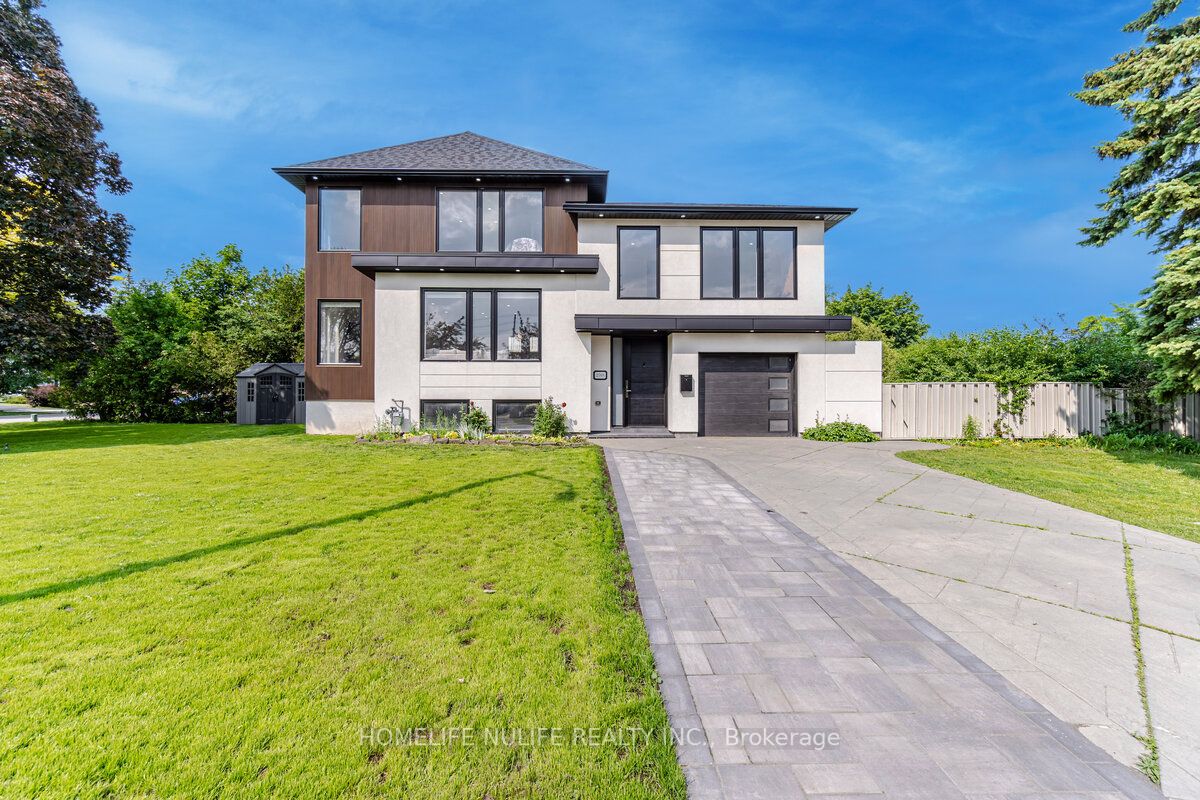 2768 Bushland Cres