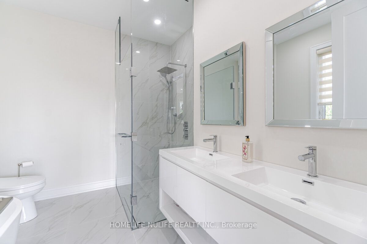 2768 Bushland Cres