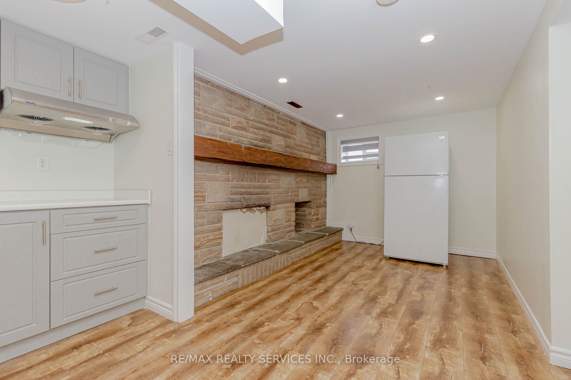 96 Fallingdale Cres
