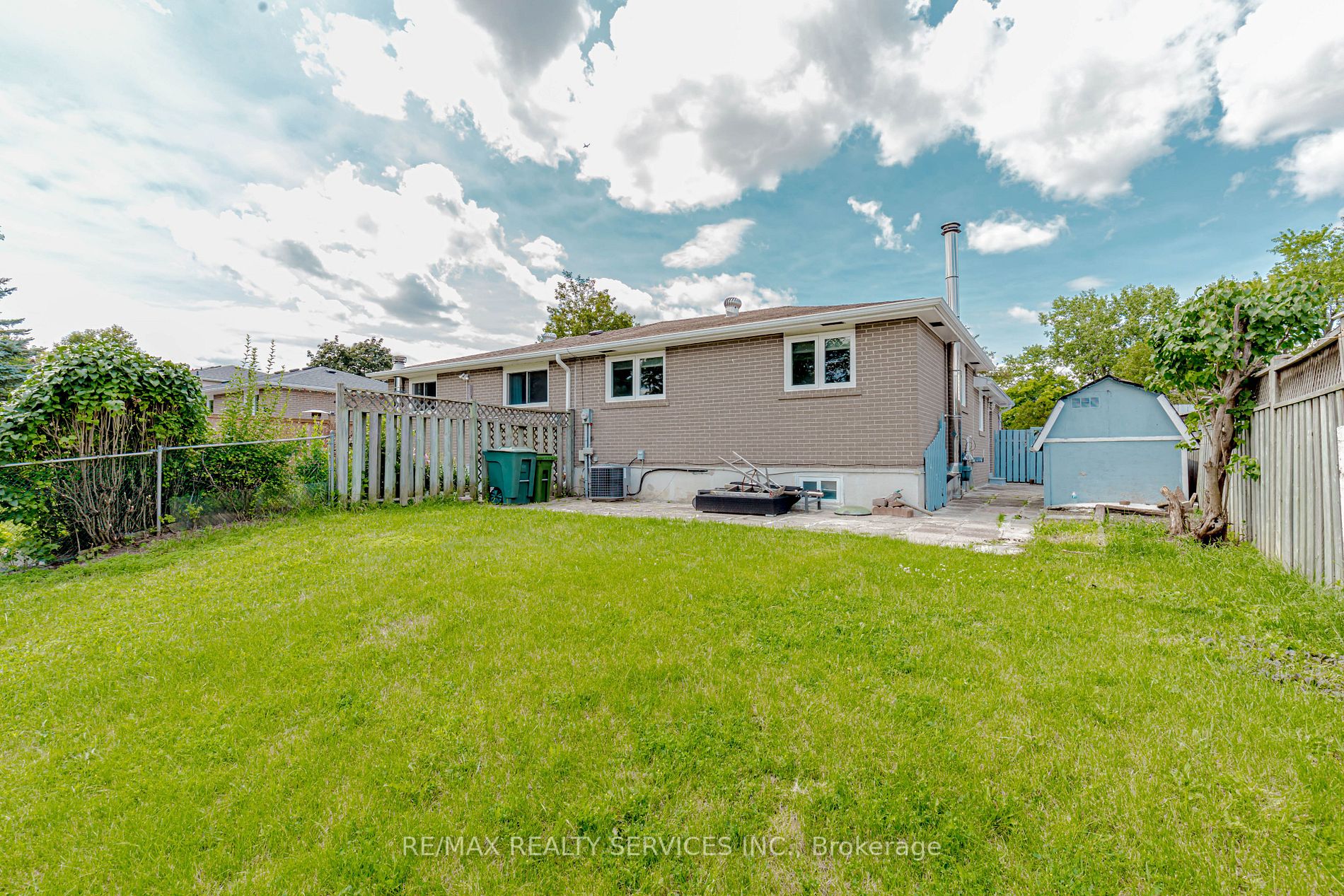 96 Fallingdale Cres