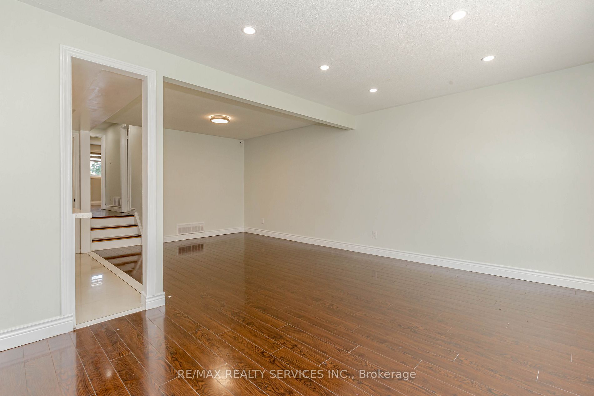 96 Fallingdale Cres