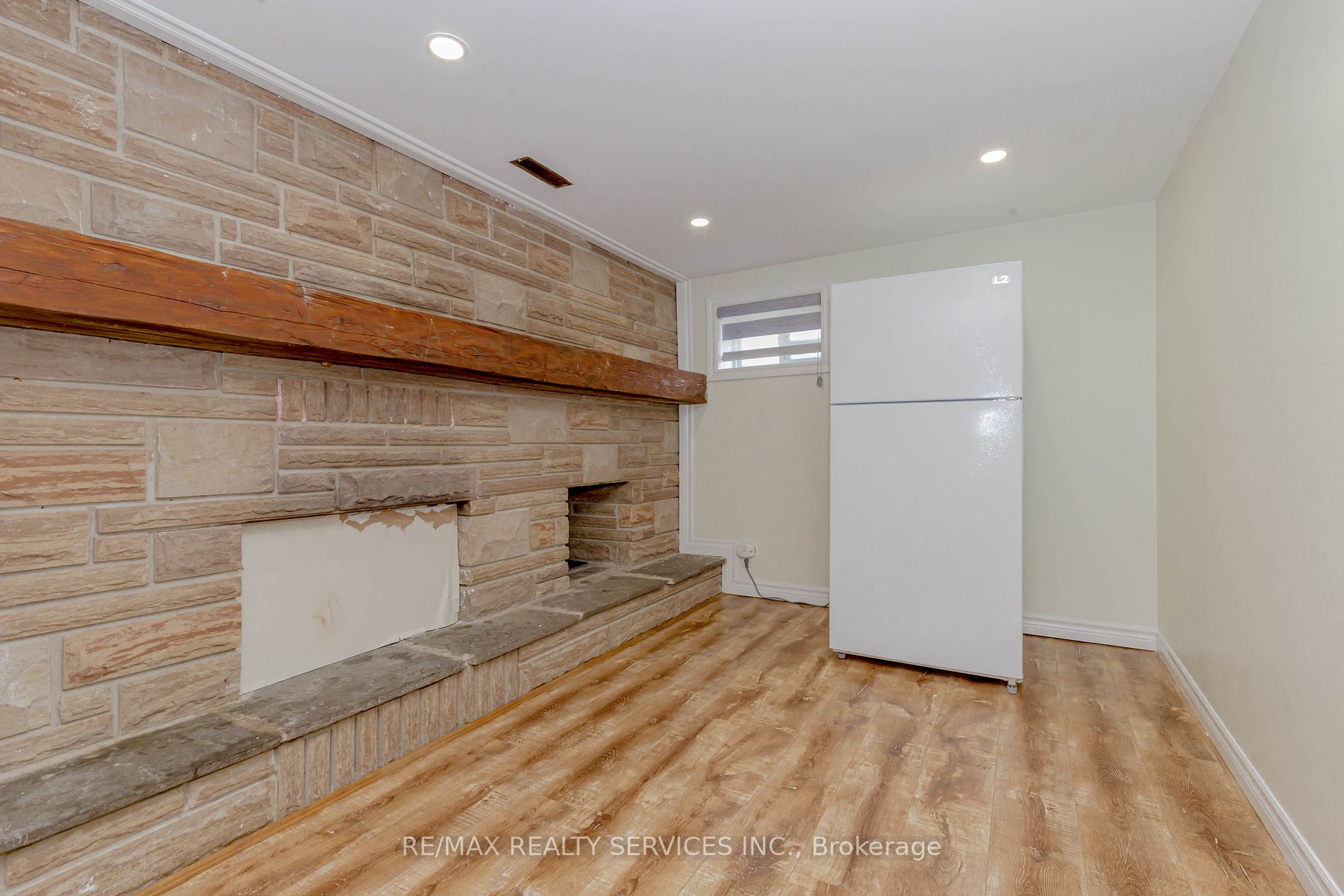 96 Fallingdale Cres