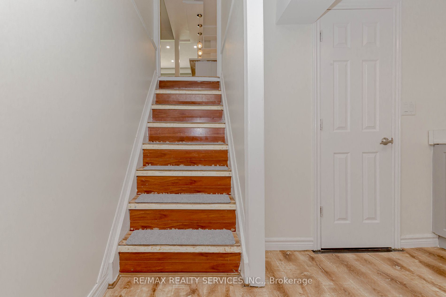 96 Fallingdale Cres