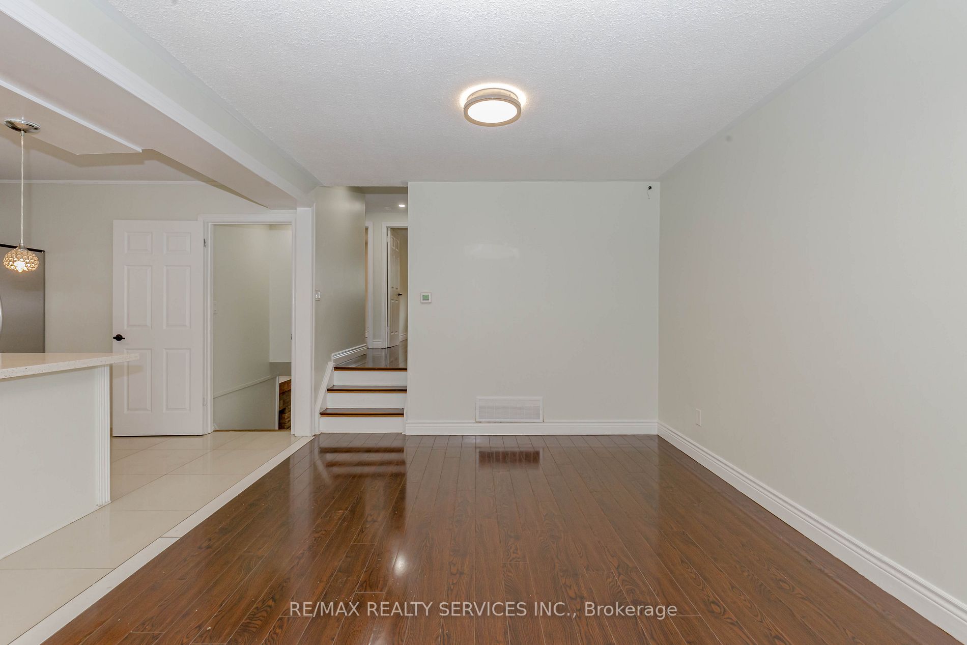 96 Fallingdale Cres