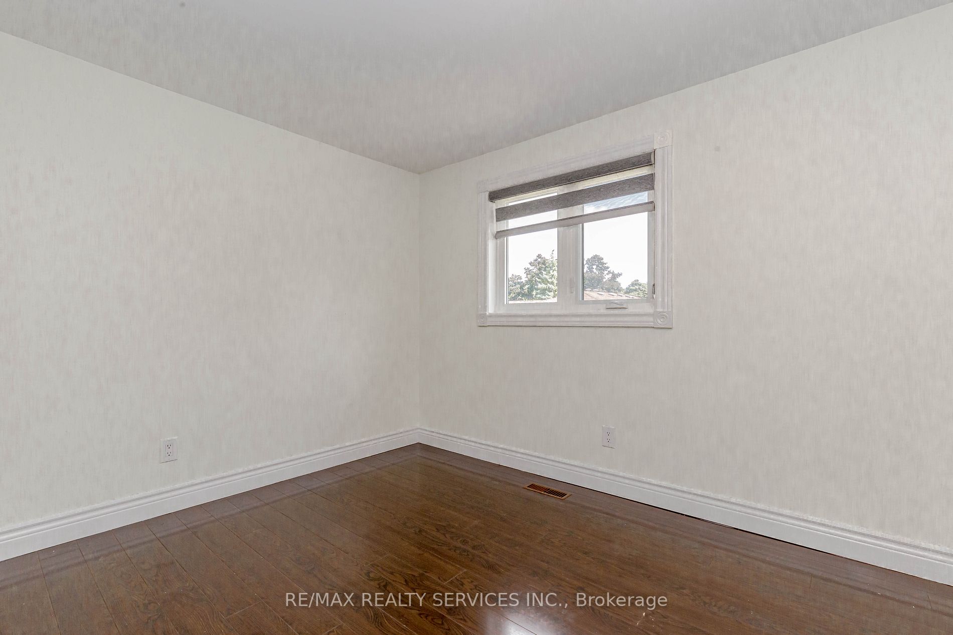 96 Fallingdale Cres
