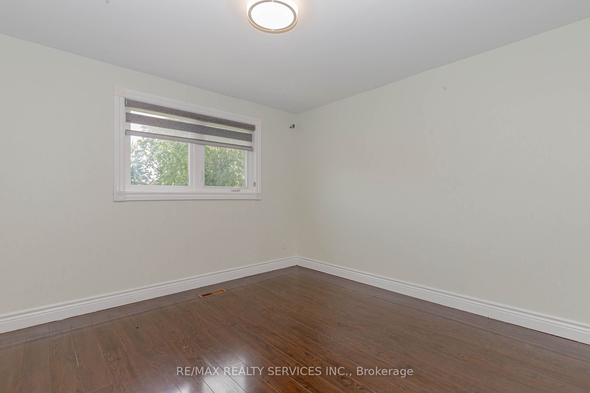 96 Fallingdale Cres