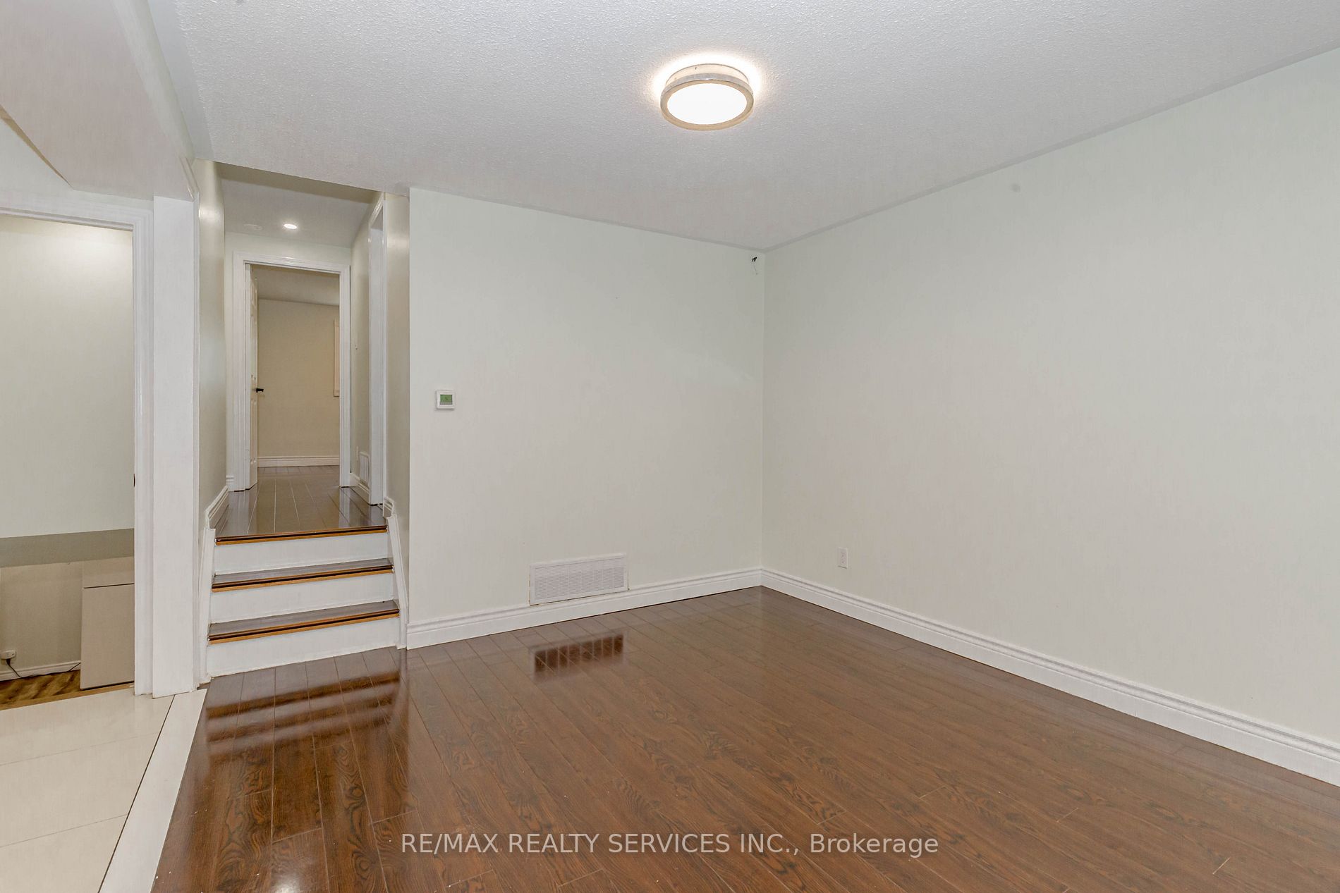 96 Fallingdale Cres