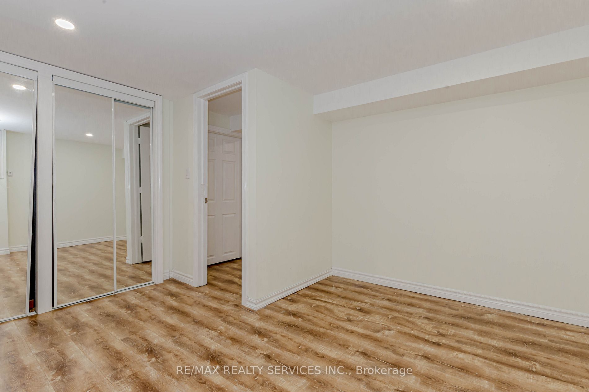 96 Fallingdale Cres