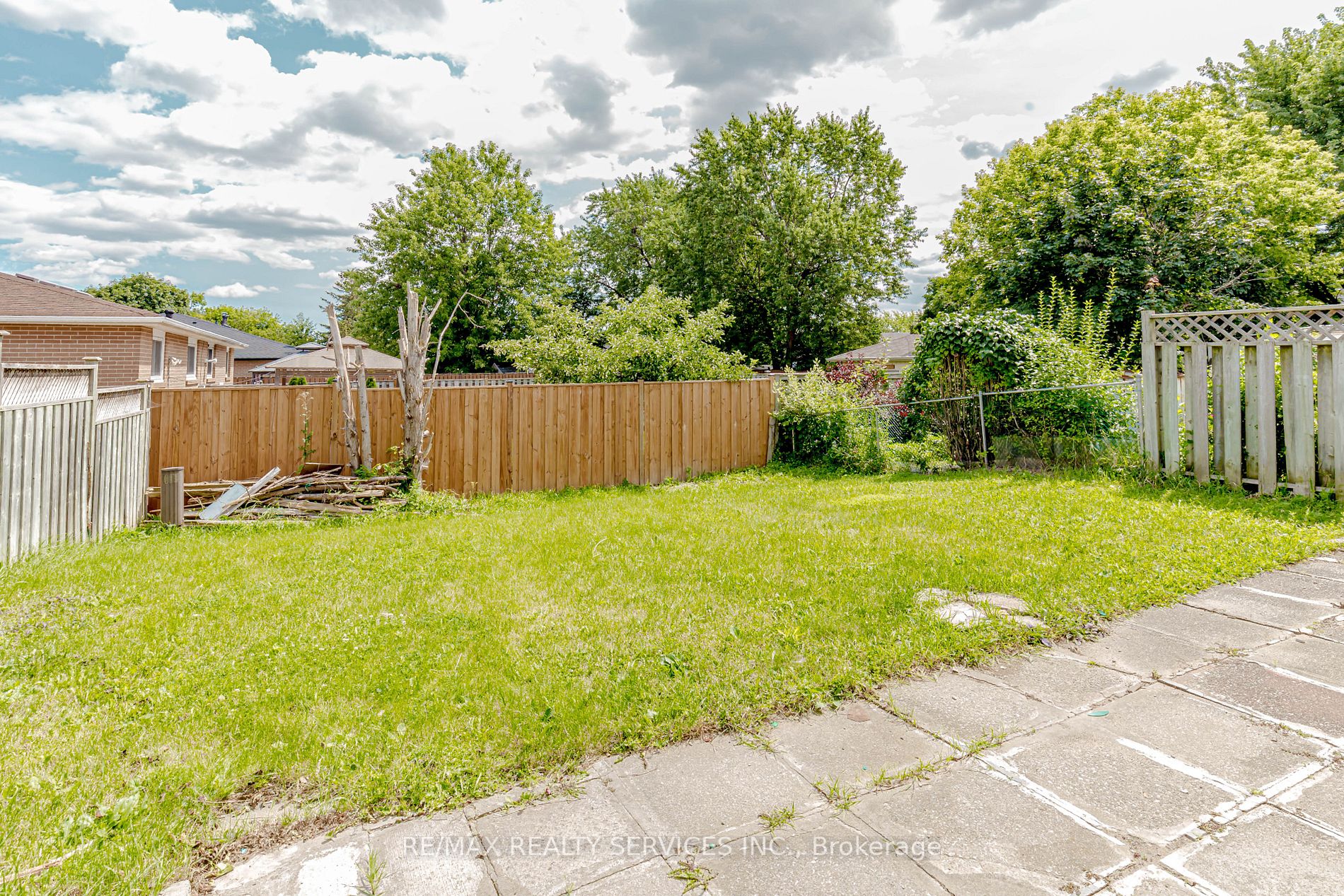 96 Fallingdale Cres