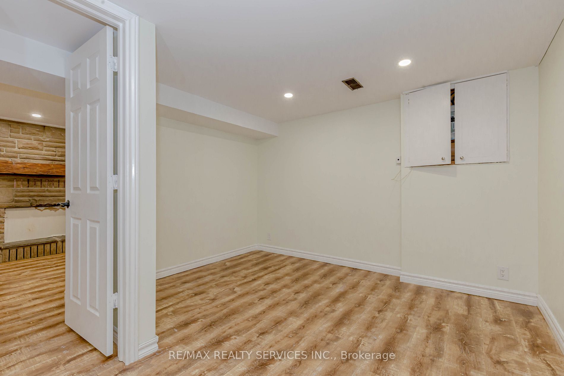 96 Fallingdale Cres