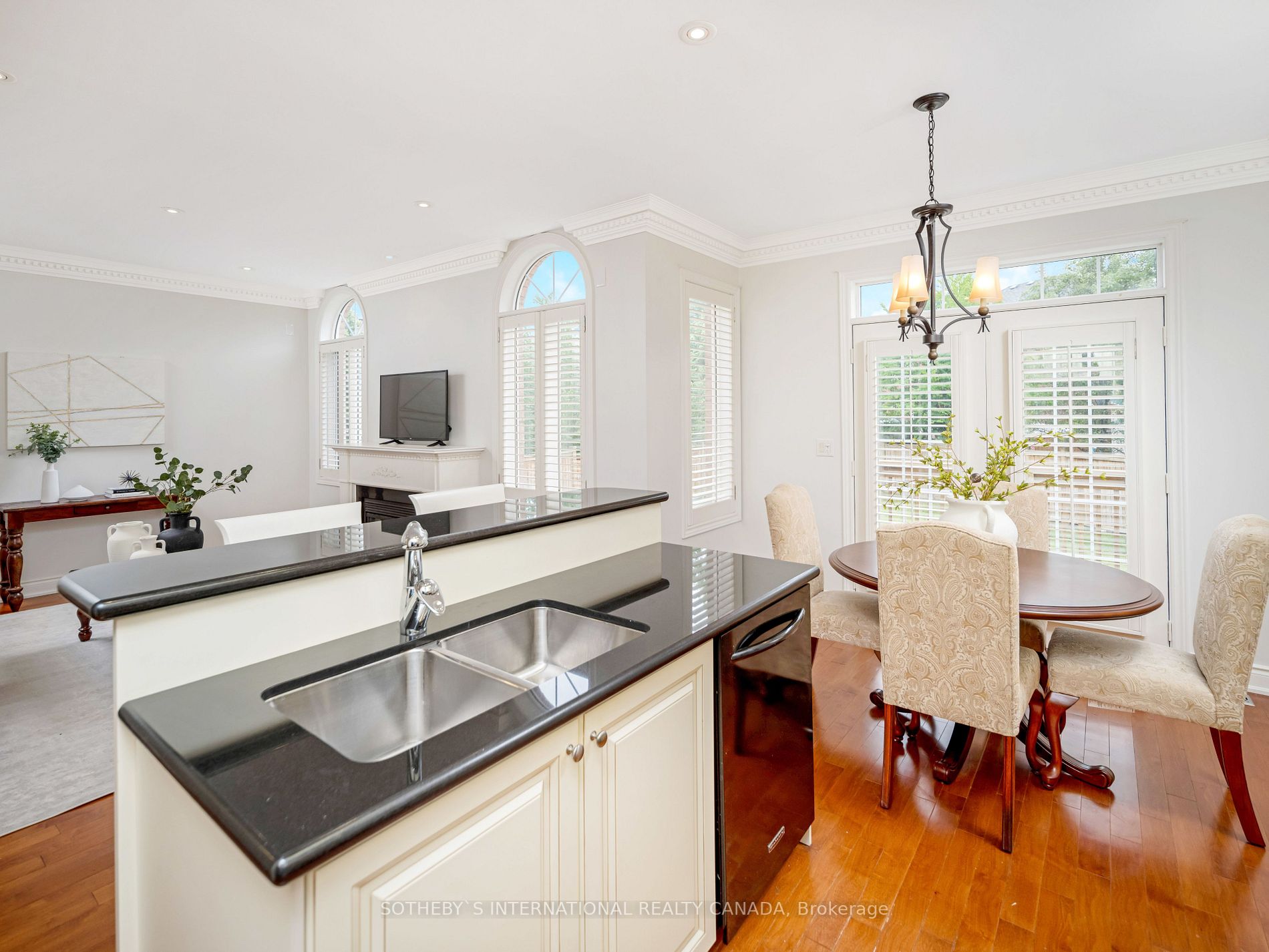 3380 Hayhurst Cres