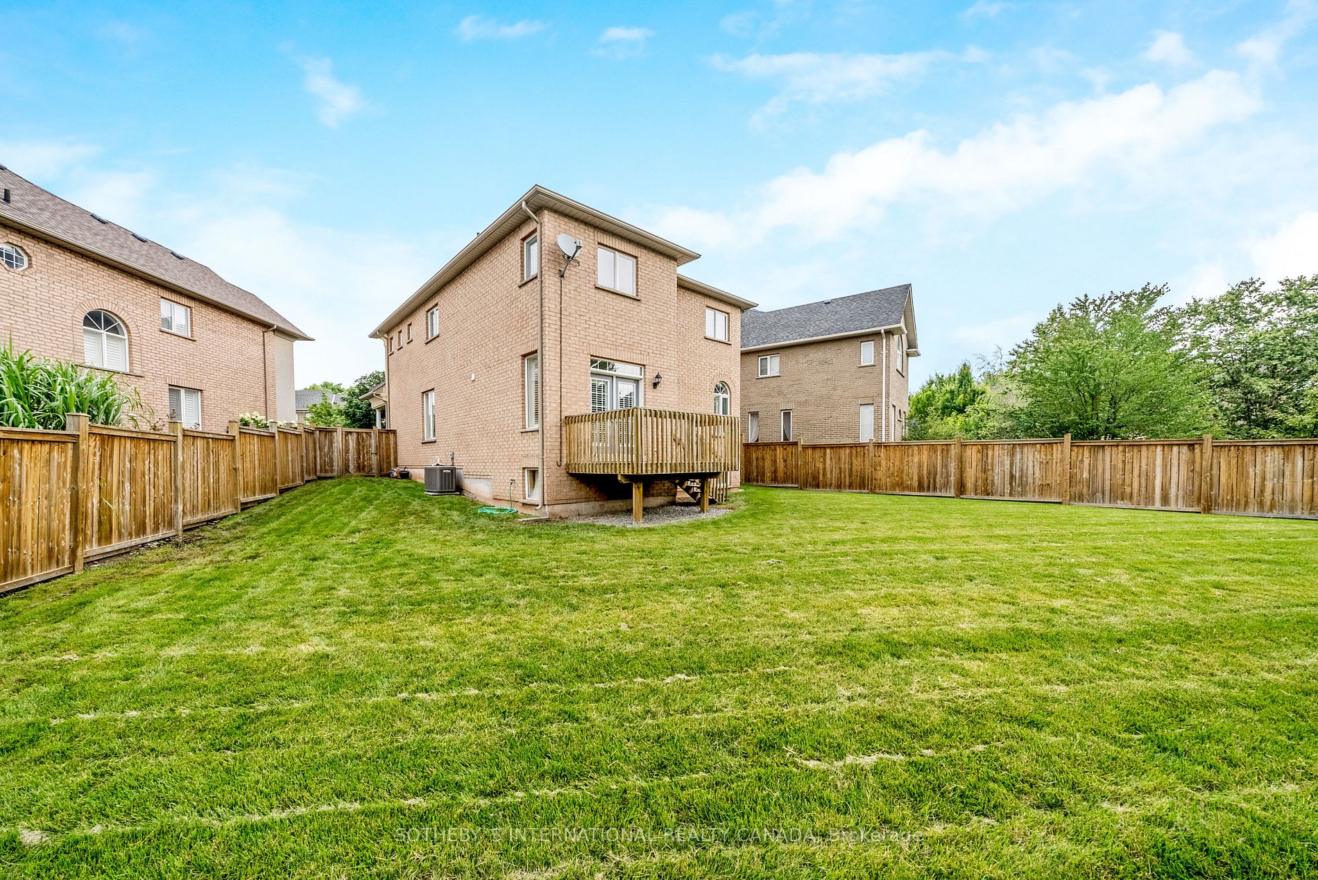 3380 Hayhurst Cres