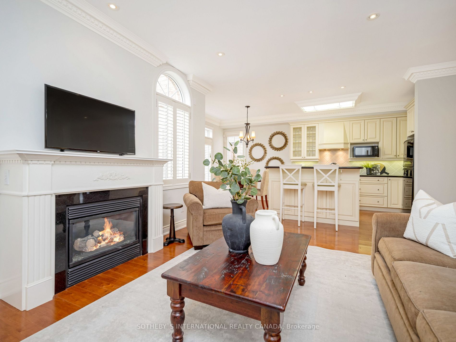 3380 Hayhurst Cres
