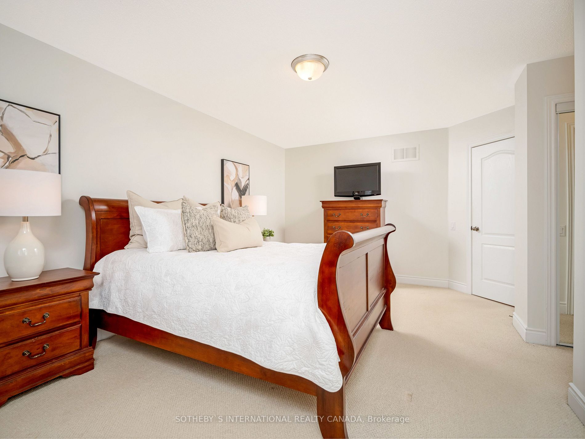 3380 Hayhurst Cres