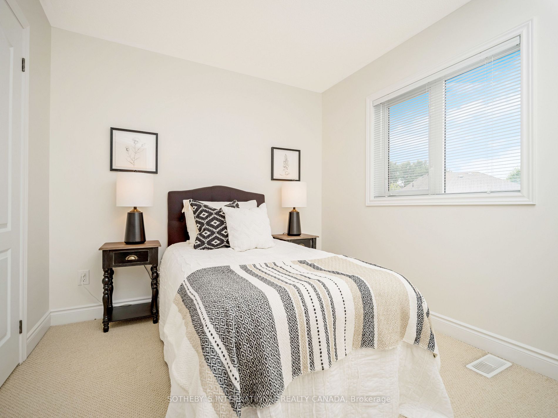3380 Hayhurst Cres