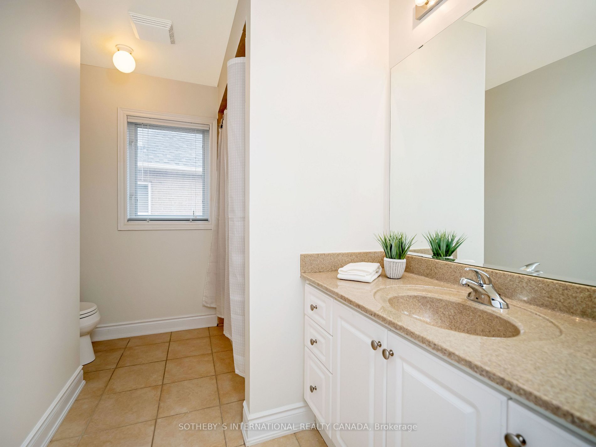 3380 Hayhurst Cres
