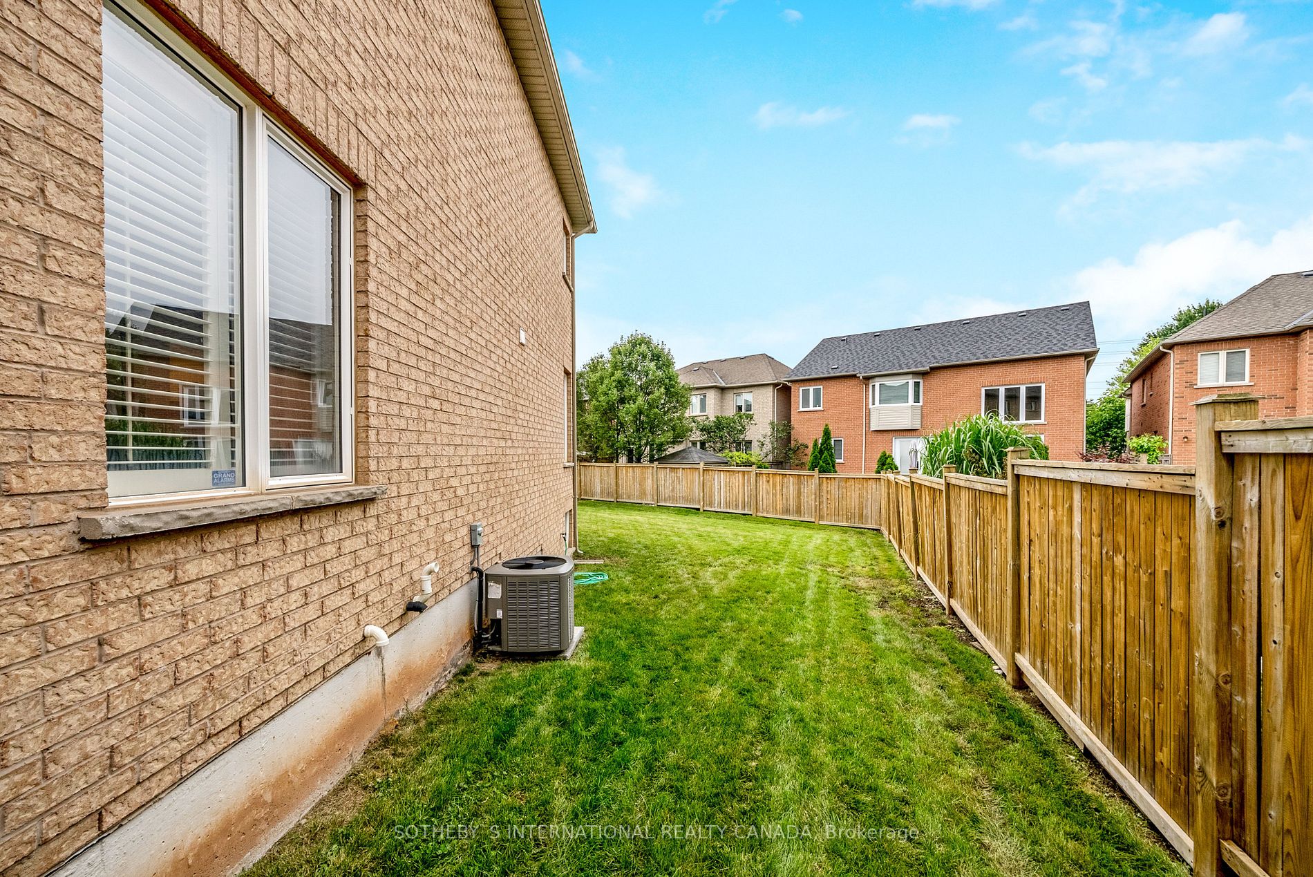 3380 Hayhurst Cres