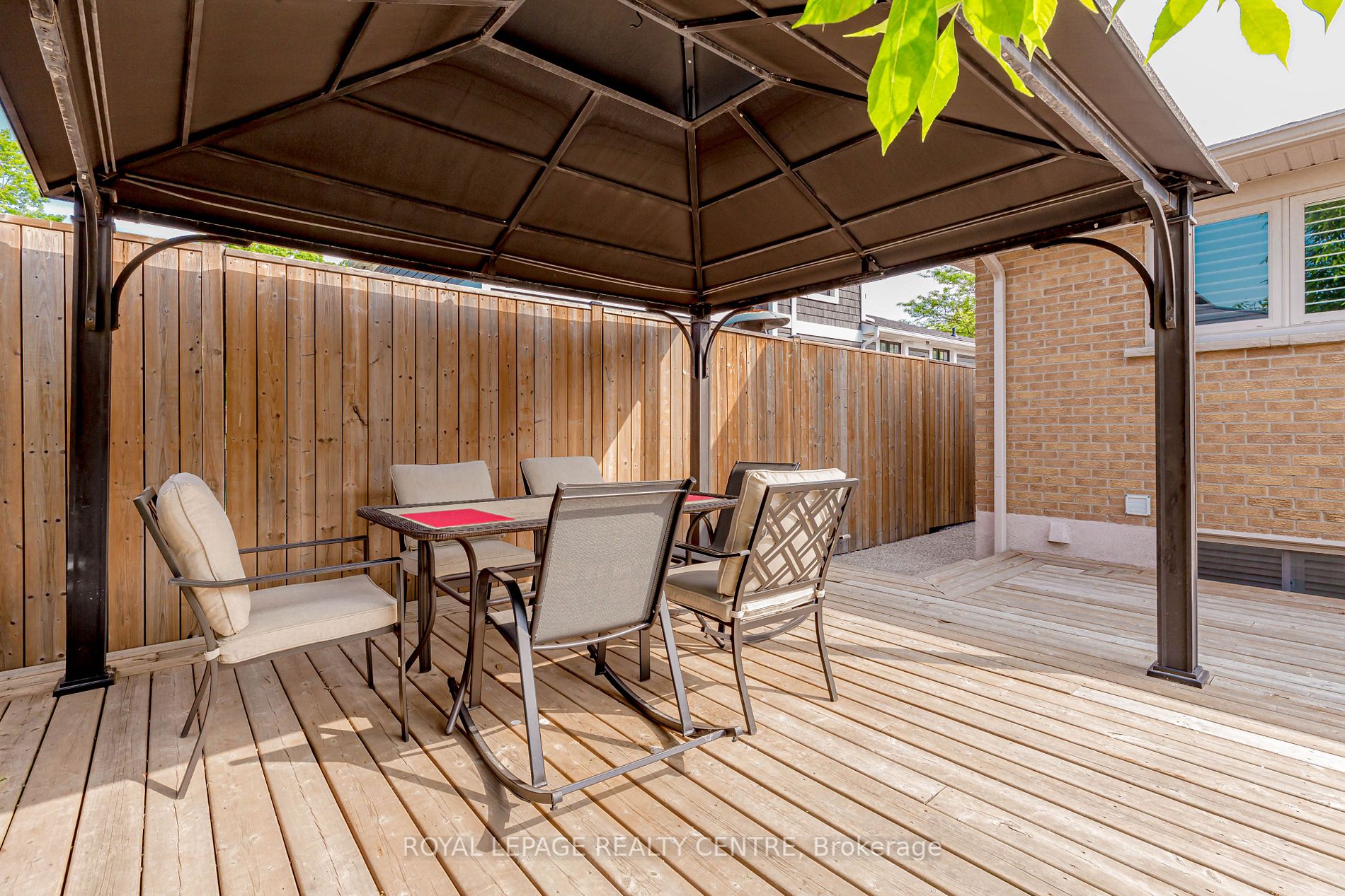 326 Slade Cres, #Lower
