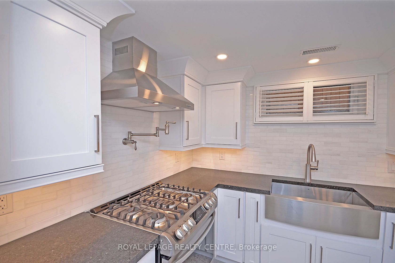 326 Slade Cres, #Lower