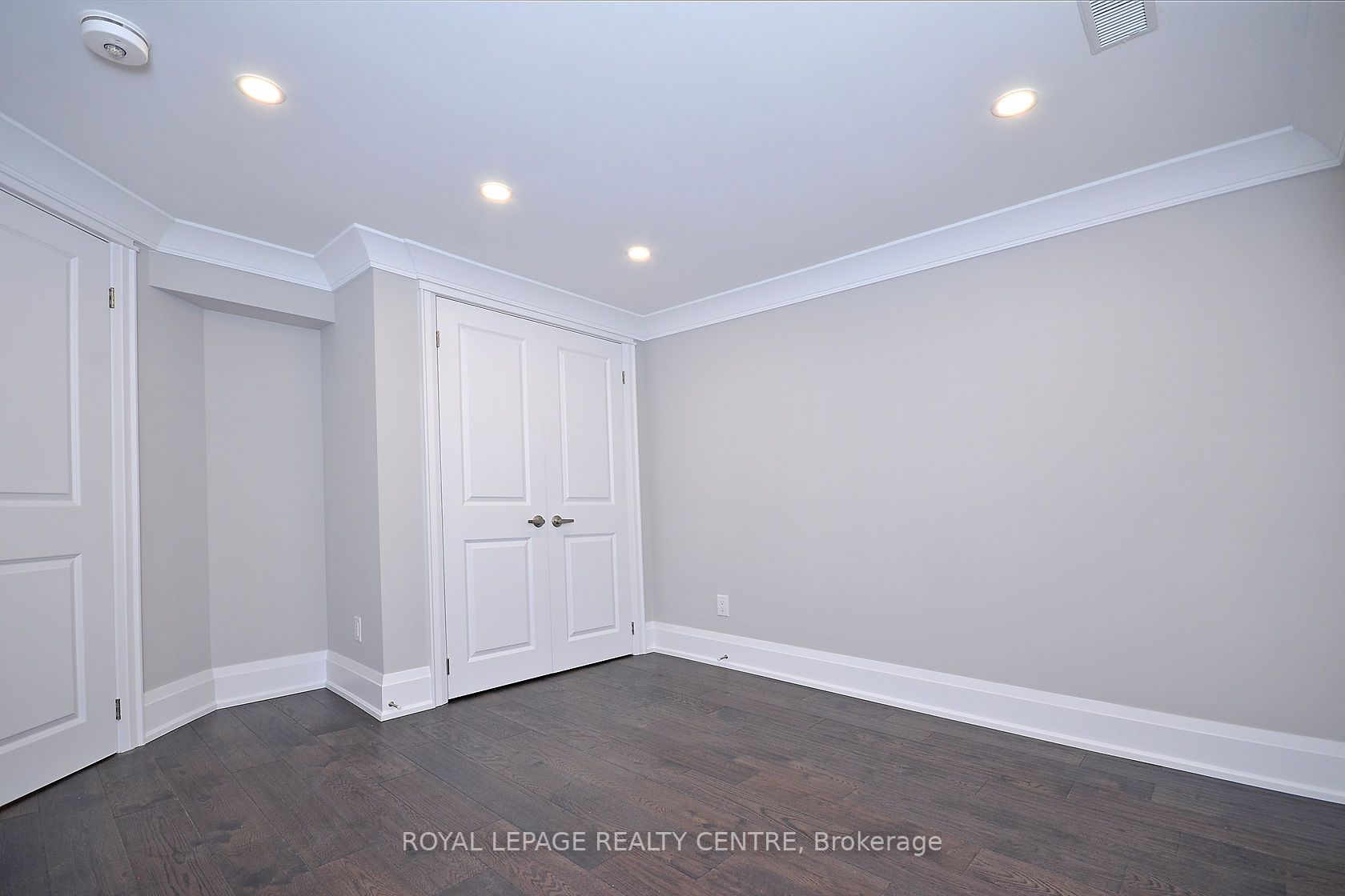 326 Slade Cres, #Lower