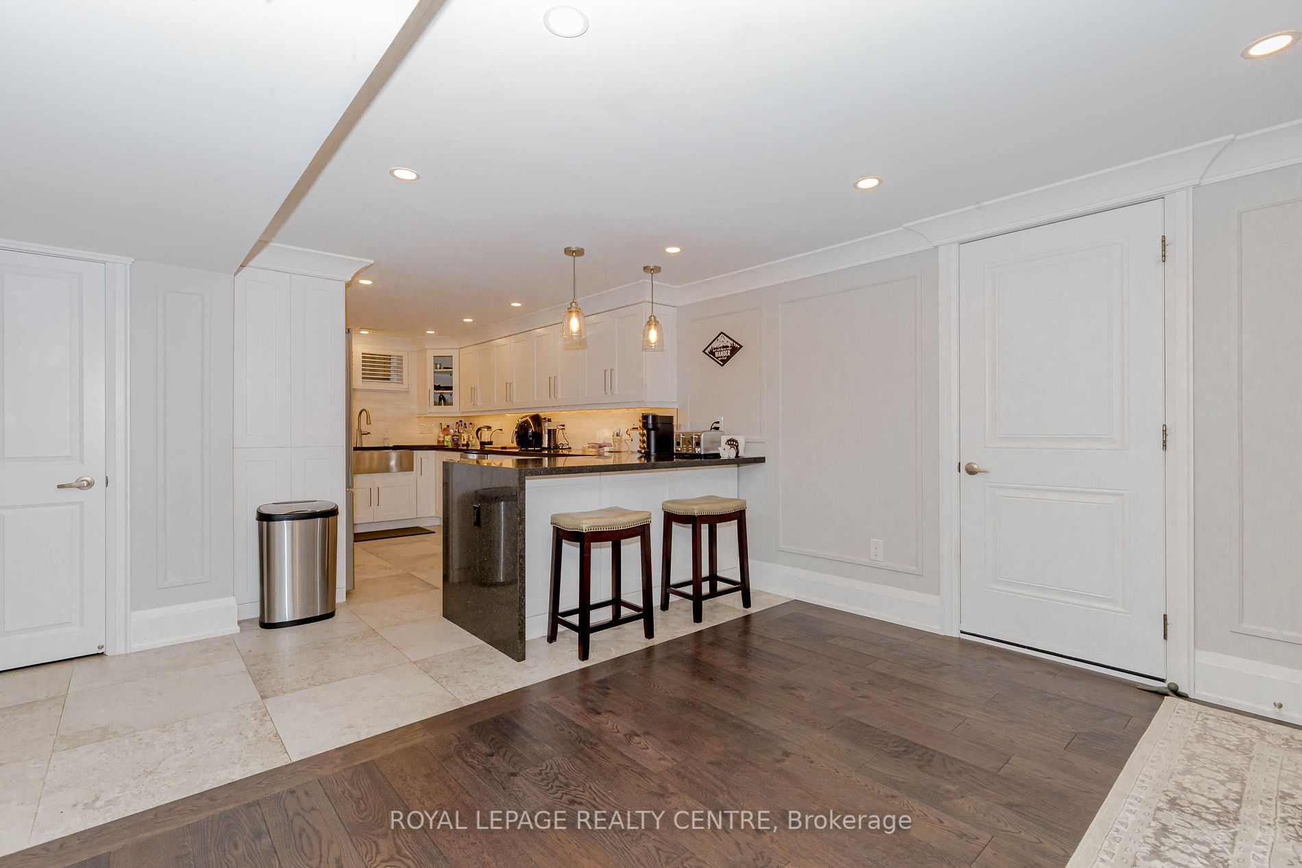 326 Slade Cres, #Lower
