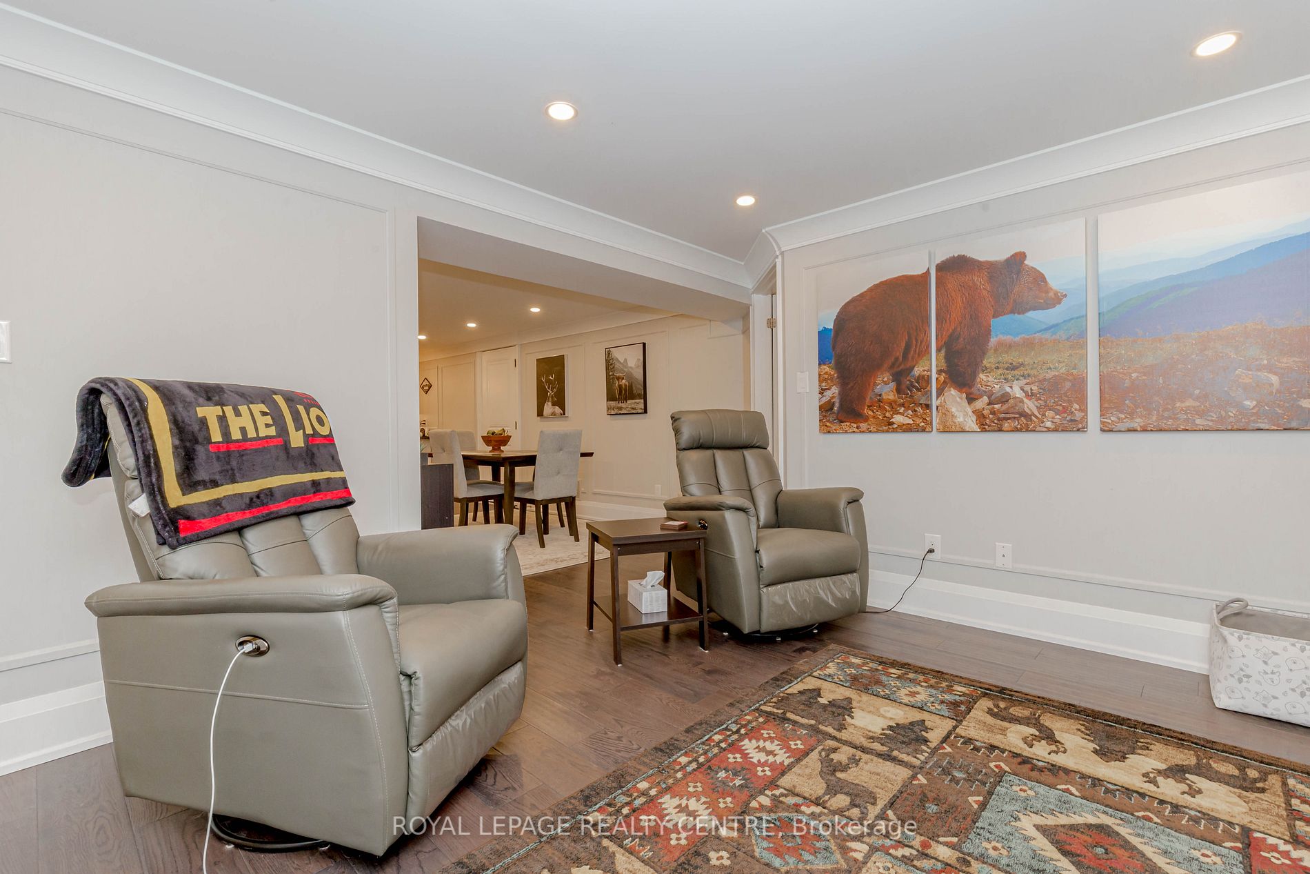 326 Slade Cres, #Lower