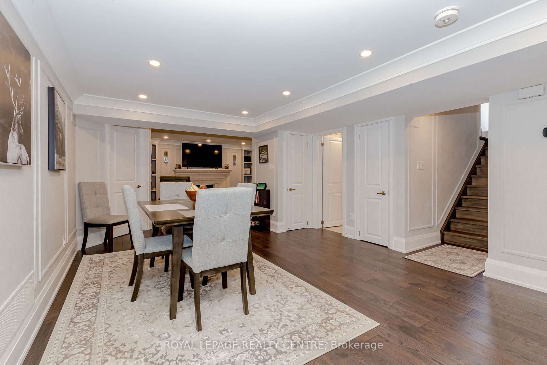 326 Slade Cres, #Lower