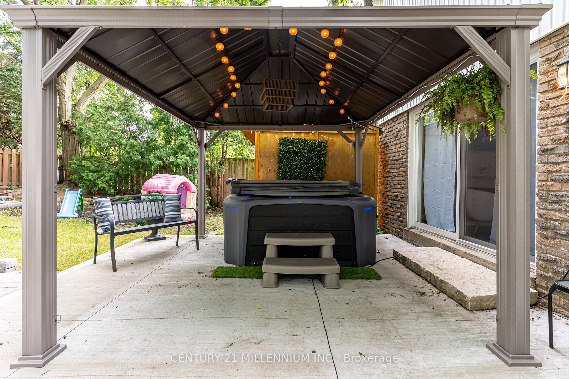 70 Madelaine Cres