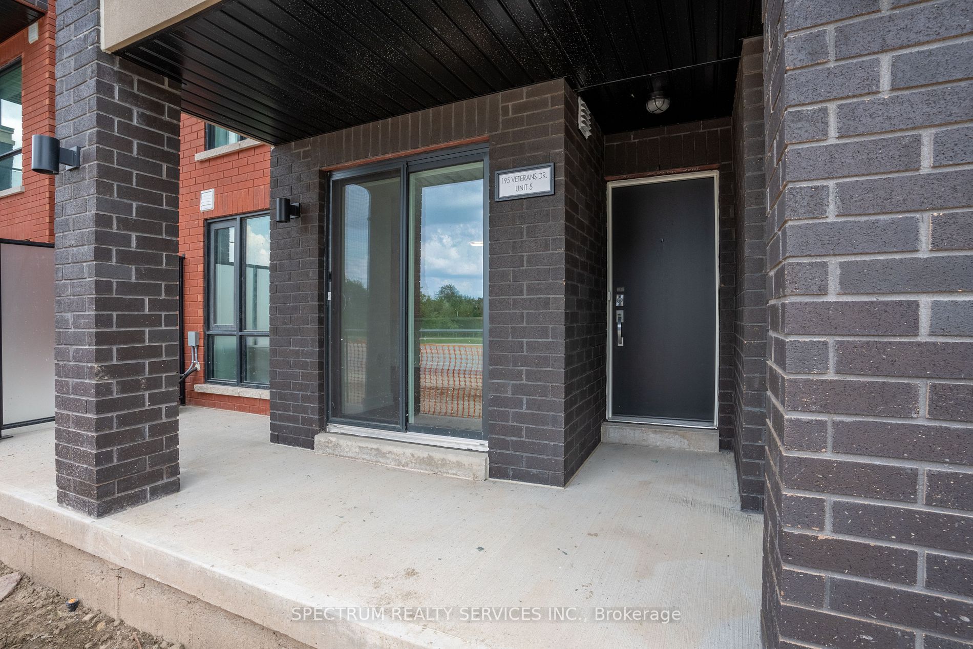 195 Veterans Dr, #5
