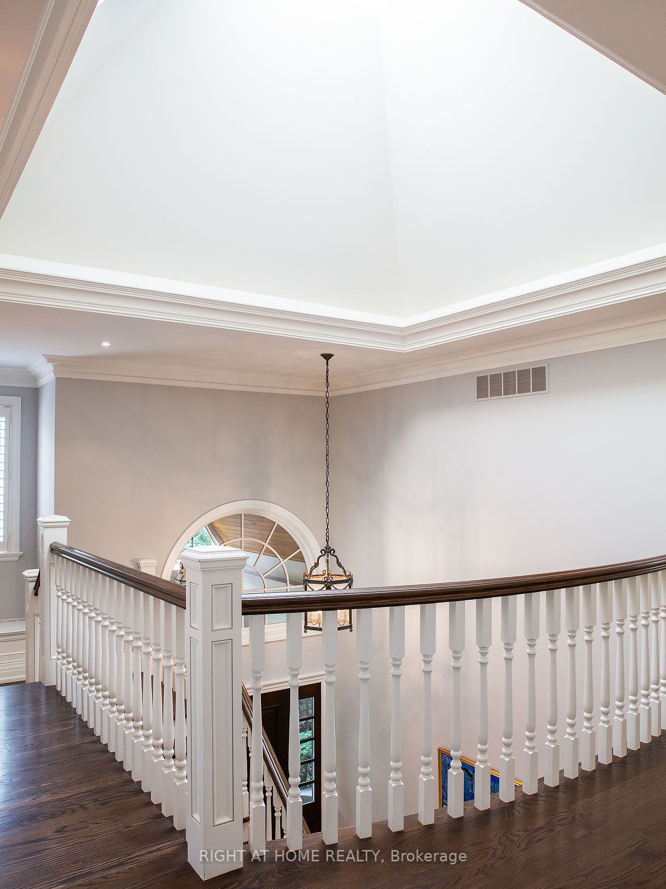 398 Lakeshore Rd W