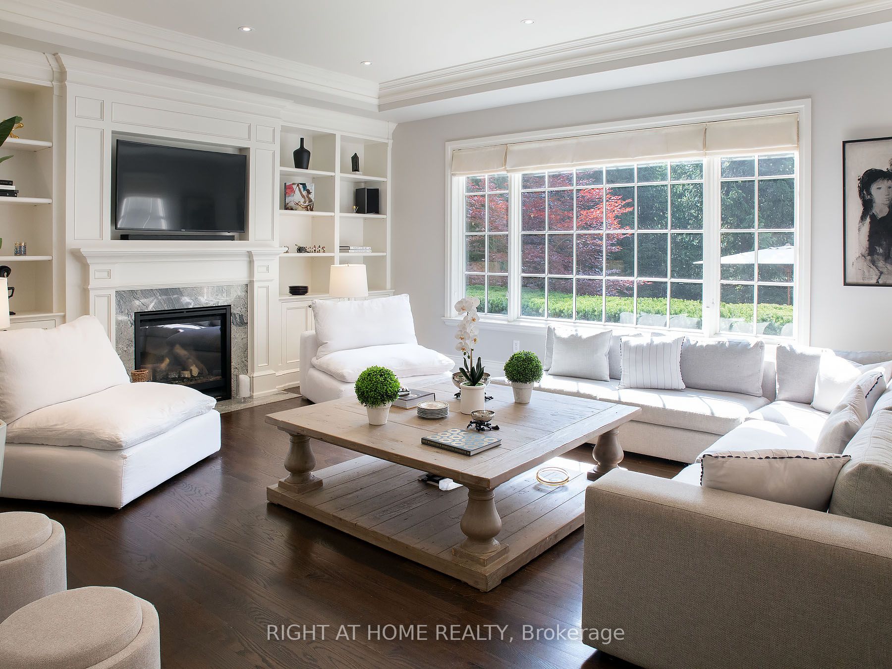 398 Lakeshore Rd W