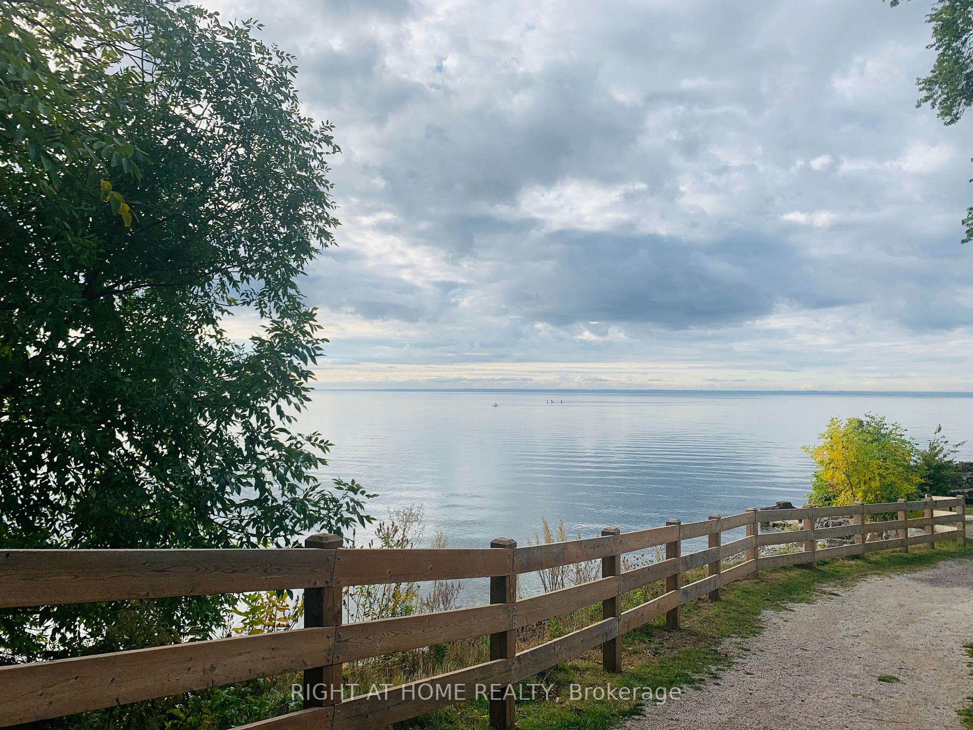 398 Lakeshore Rd W