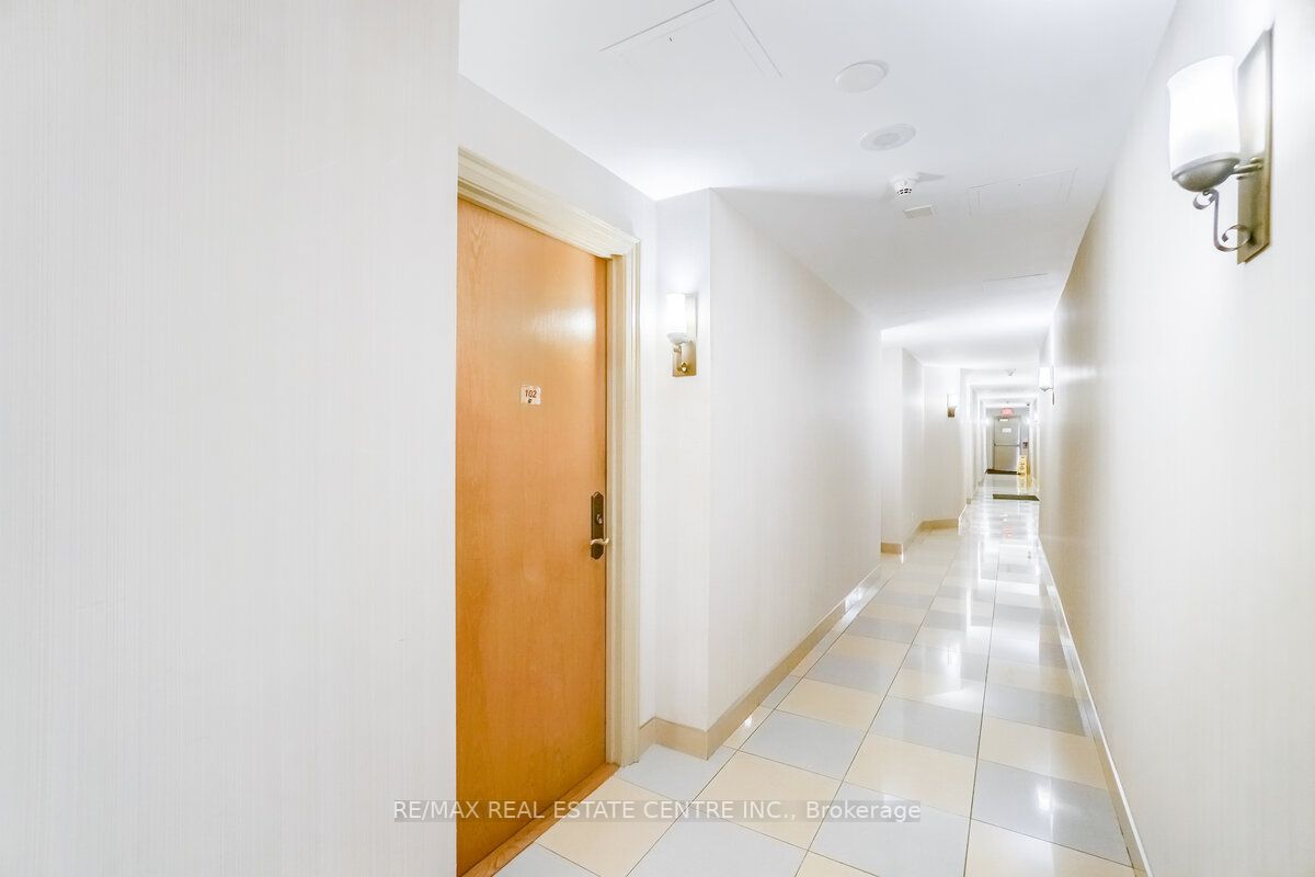 220 Forum Dr, #102
